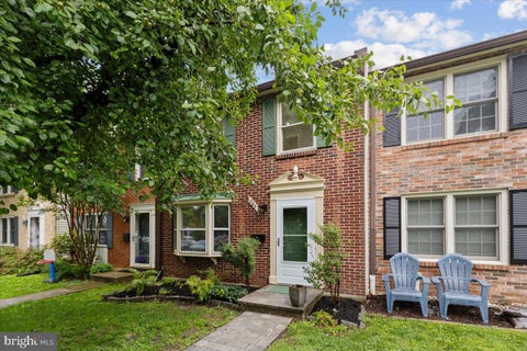 Townhouse For Sale - 285 Gundry Drive<br/> FALLS CHURCH, VA 22046