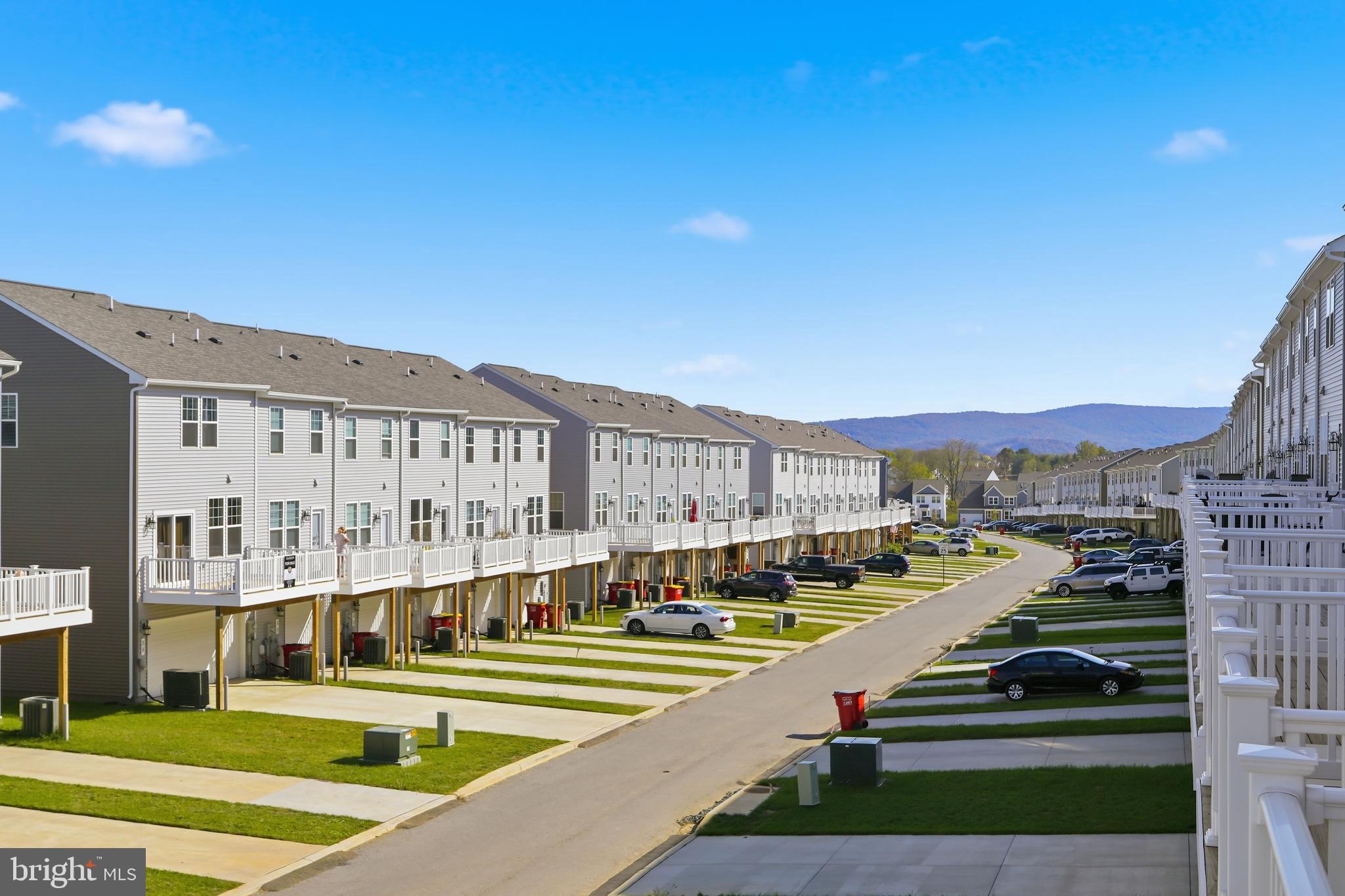 PRESIDENTS POINTE - Residential