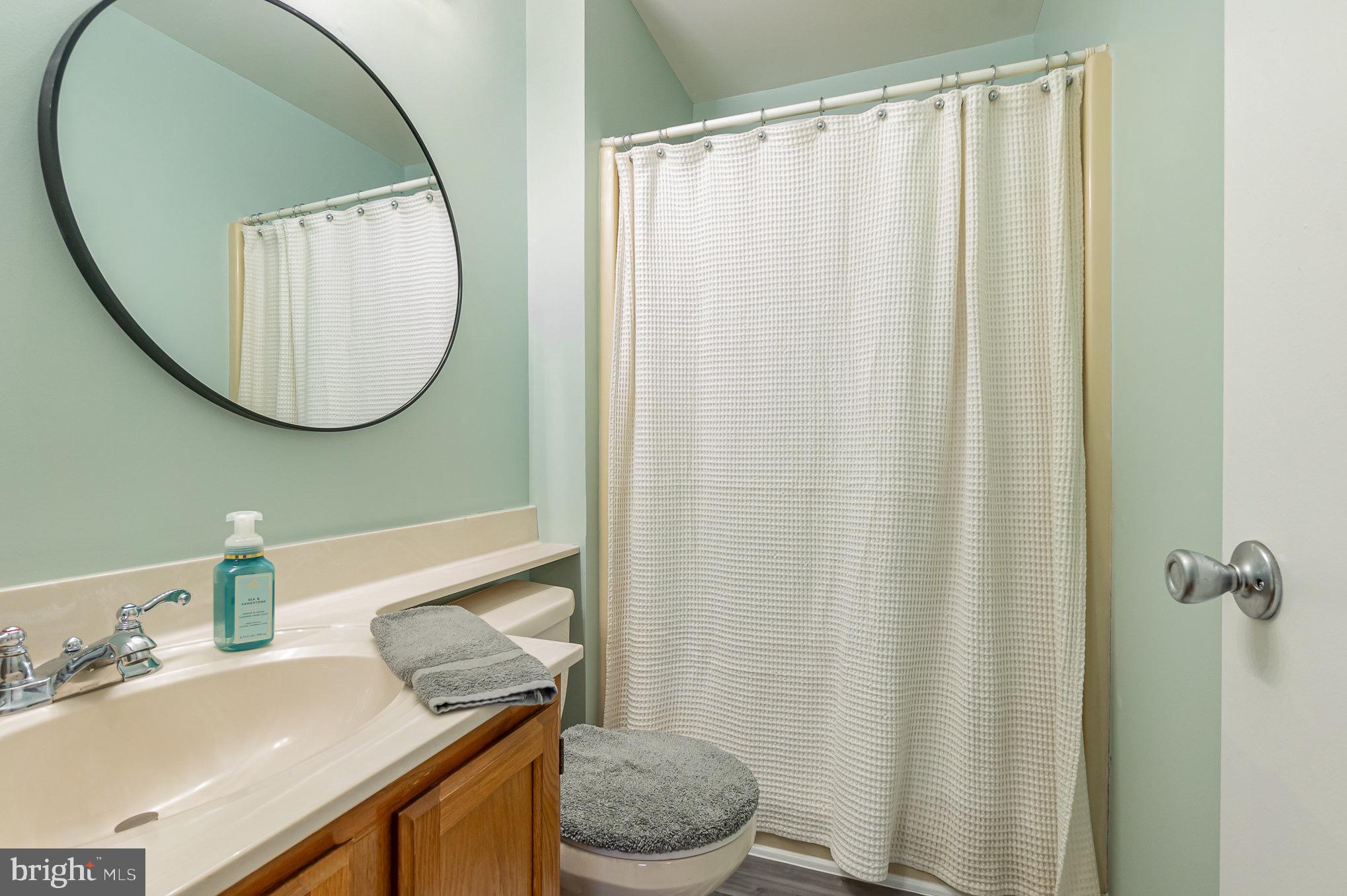 CONSTANT FRIENDSHIP - Residential