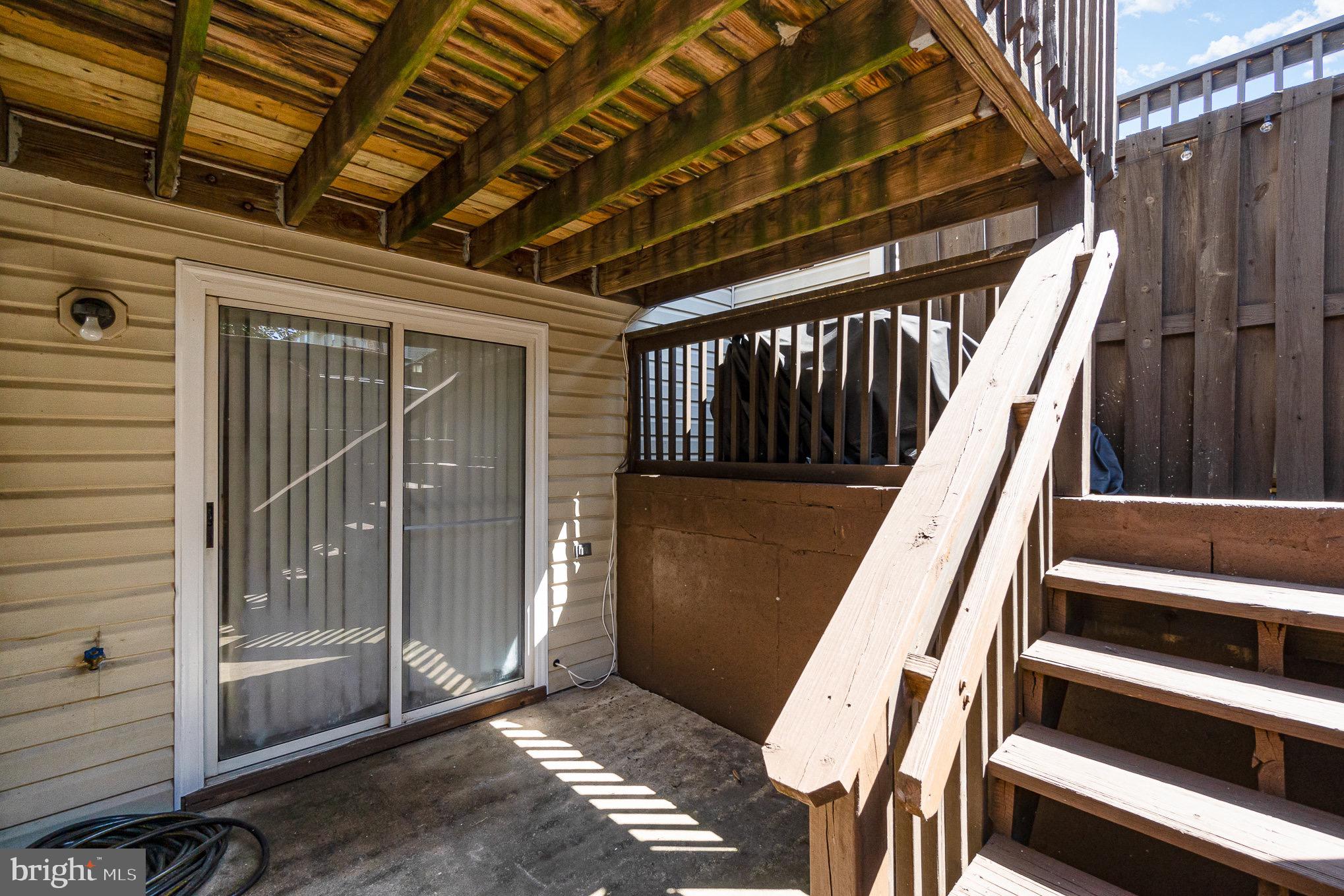 CONSTANT FRIENDSHIP - Residential