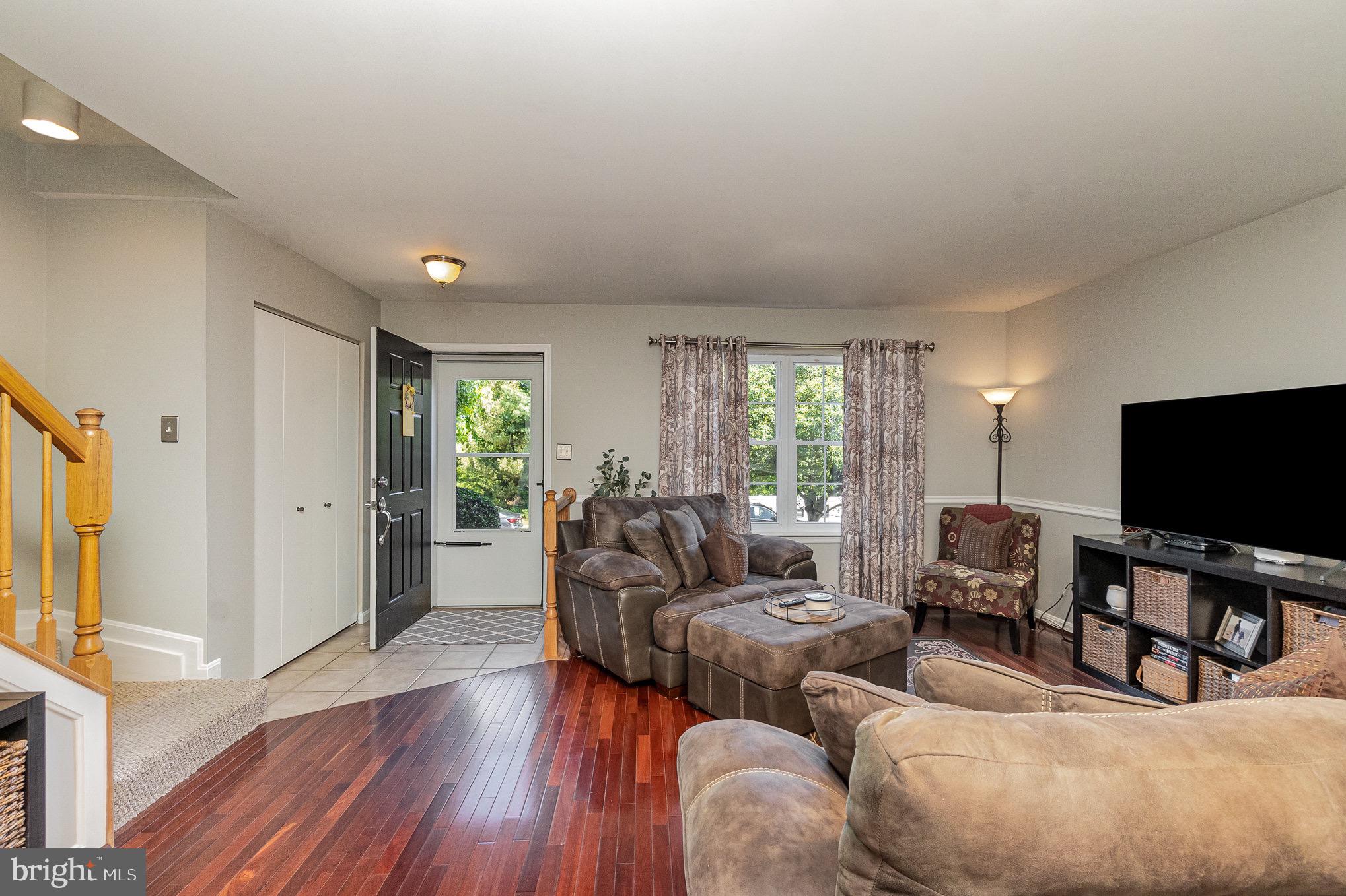 CONSTANT FRIENDSHIP - Residential