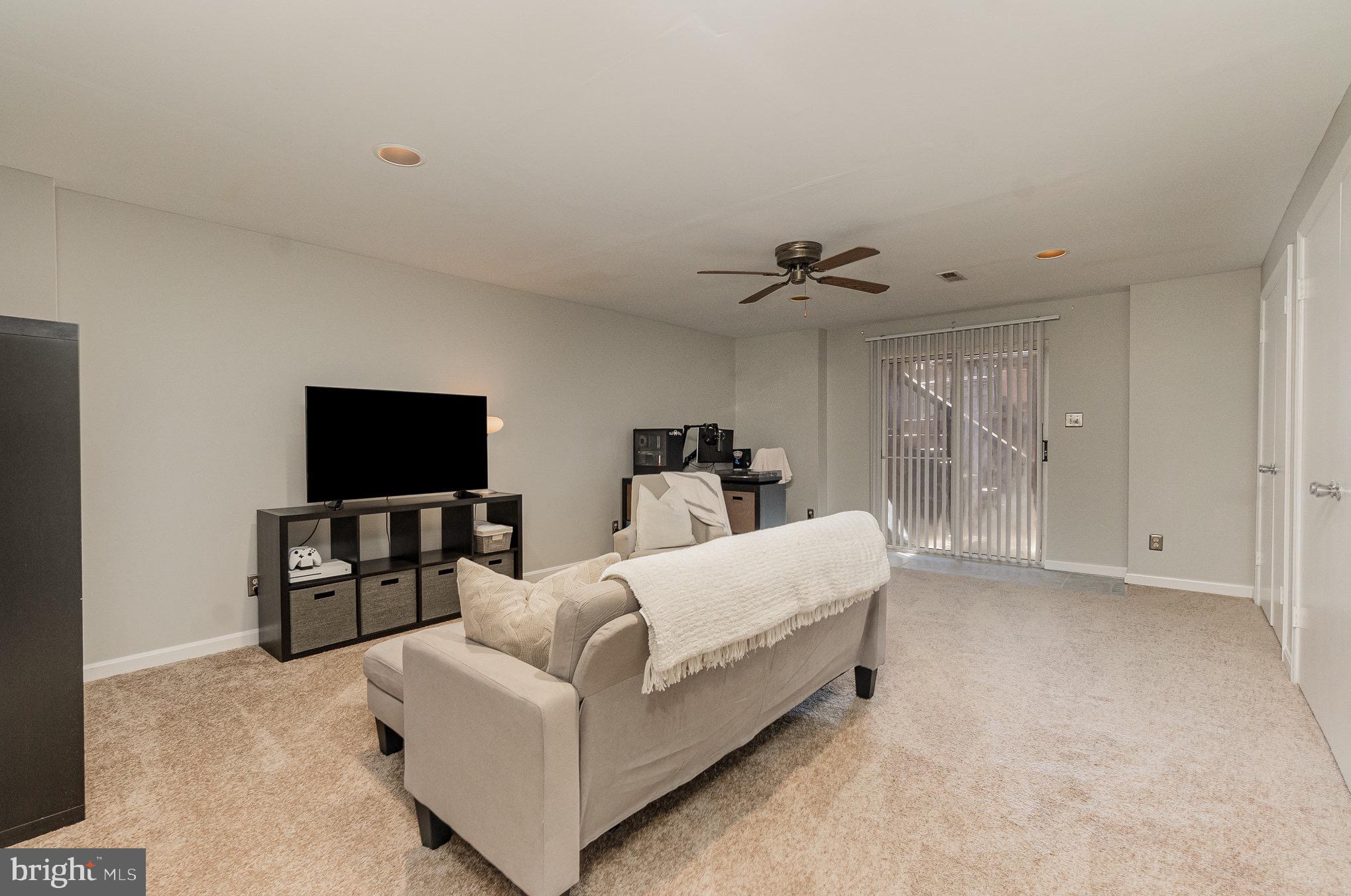 CONSTANT FRIENDSHIP - Residential