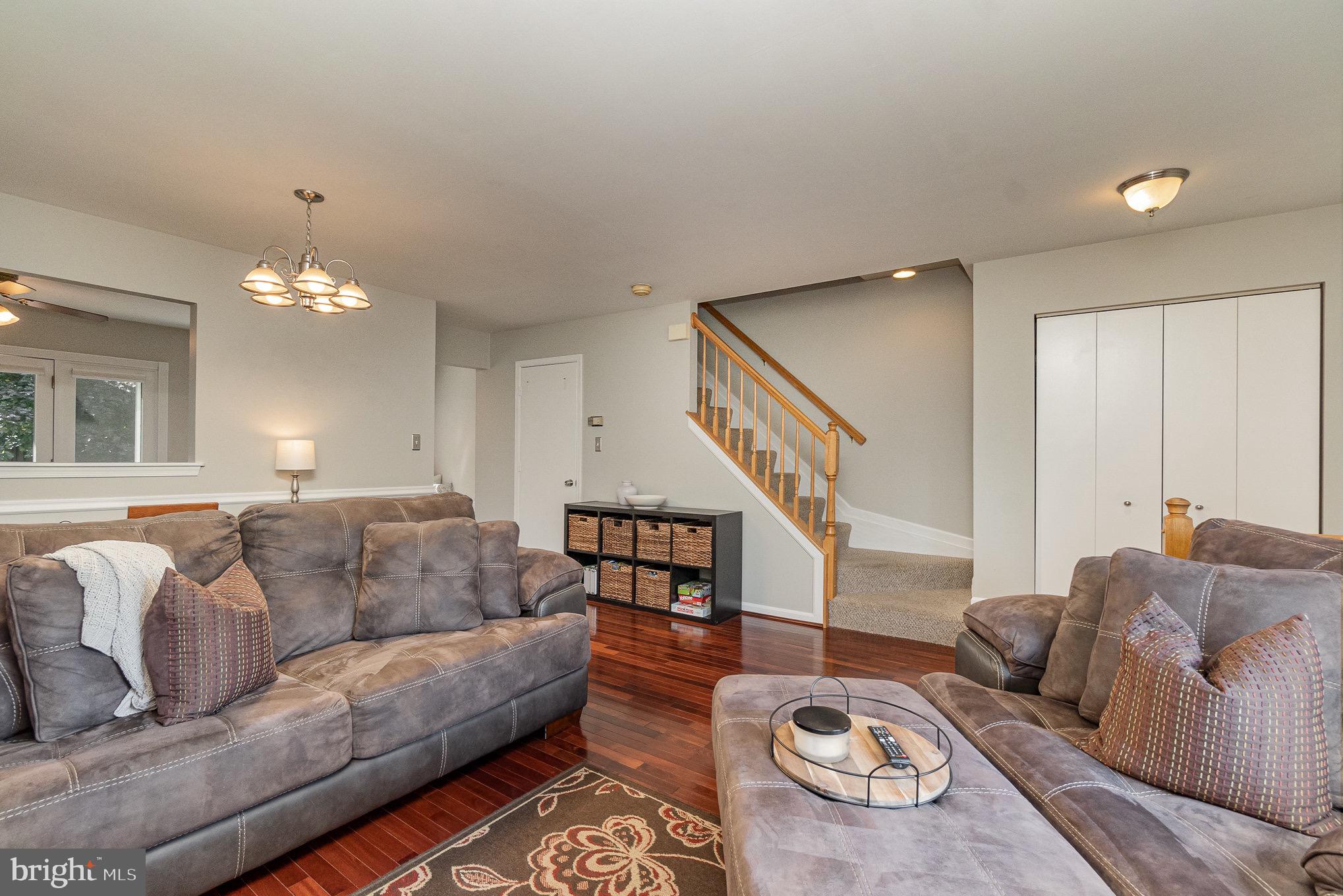 CONSTANT FRIENDSHIP - Residential