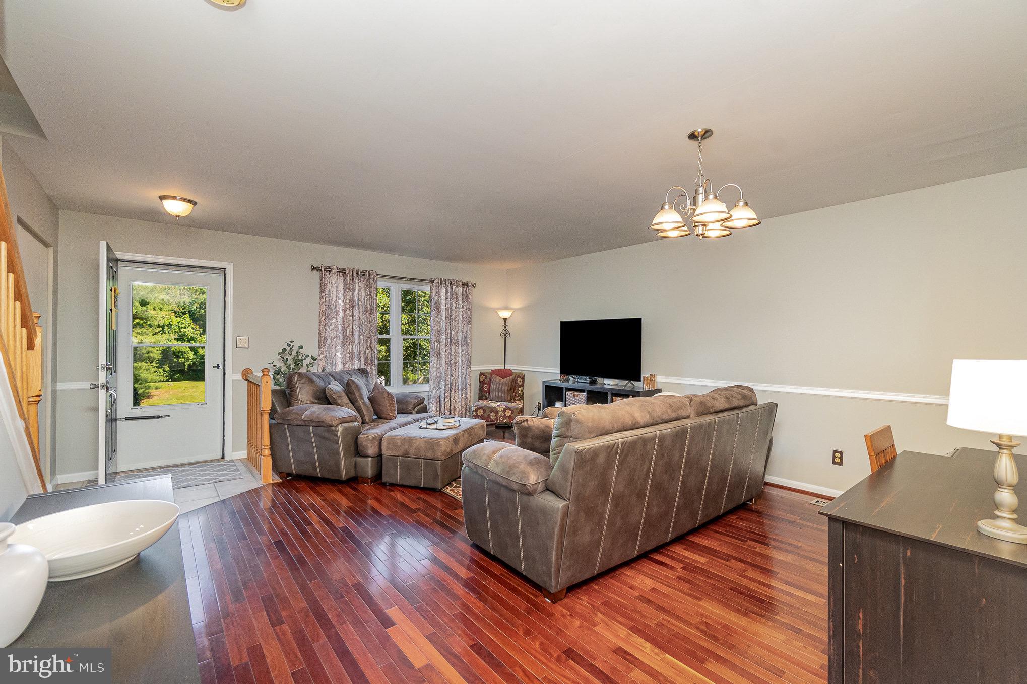 CONSTANT FRIENDSHIP - Residential