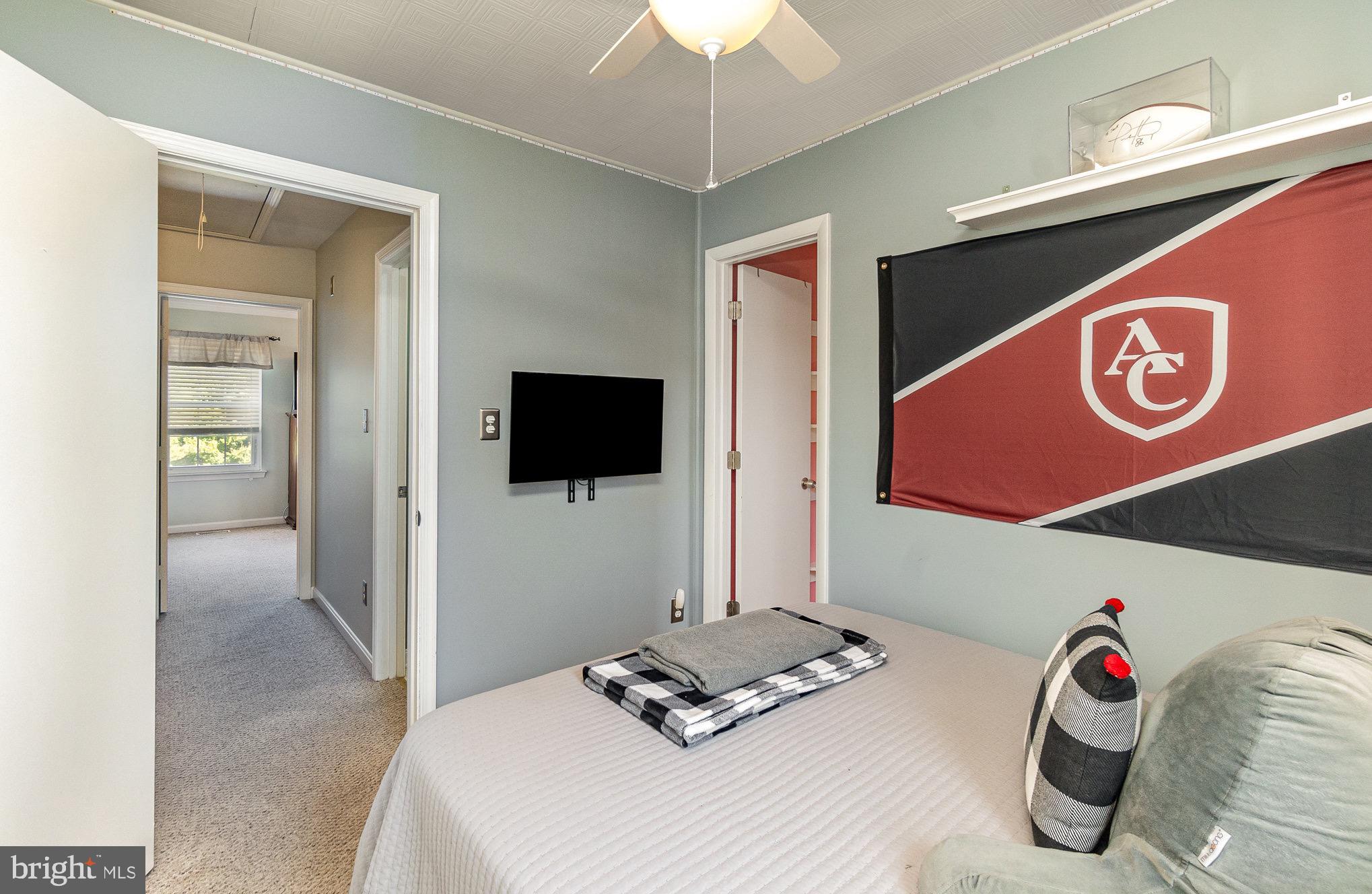 CONSTANT FRIENDSHIP - Residential