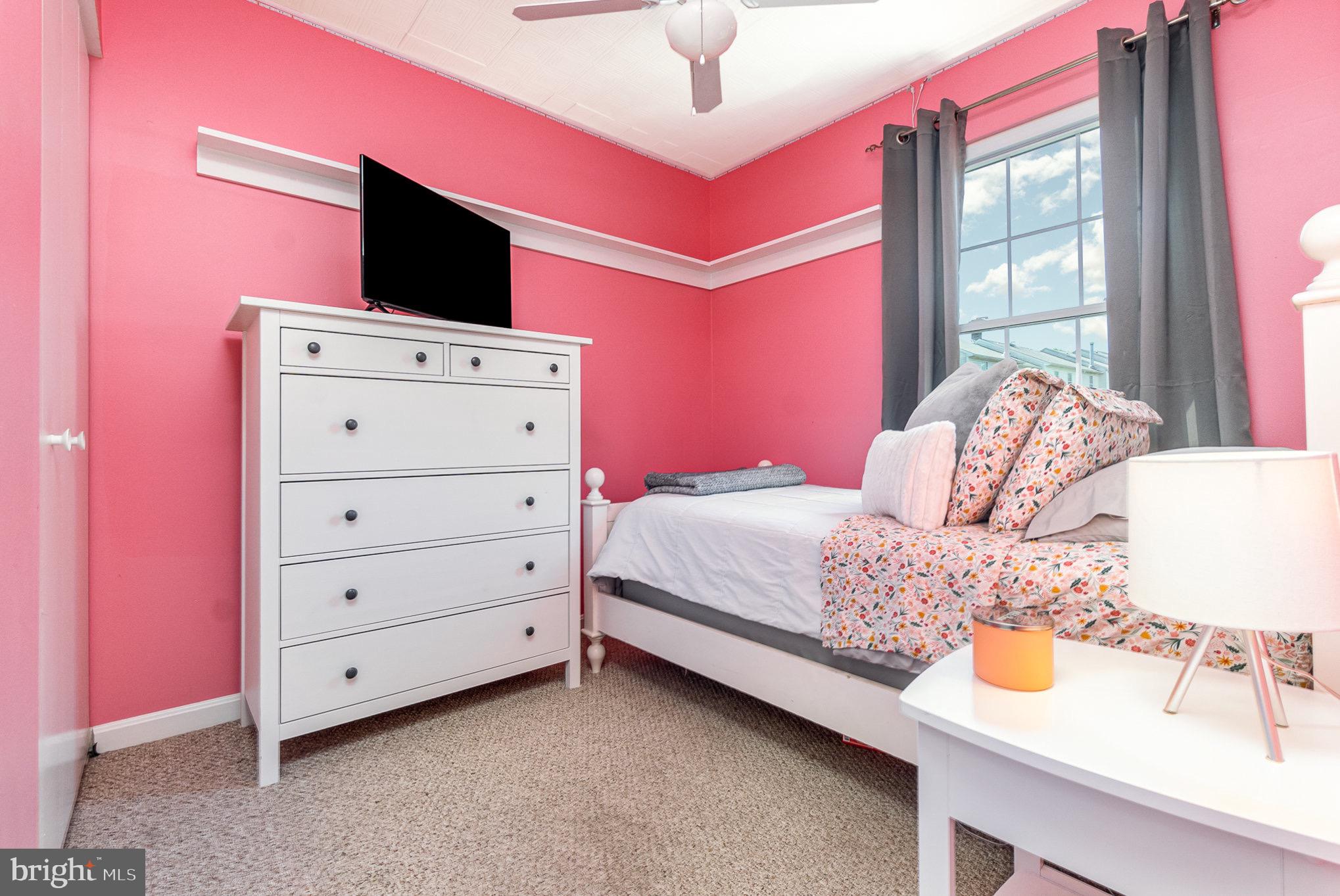 CONSTANT FRIENDSHIP - Residential