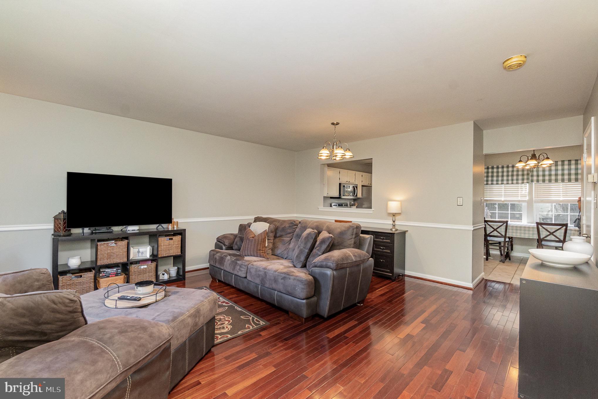 CONSTANT FRIENDSHIP - Residential