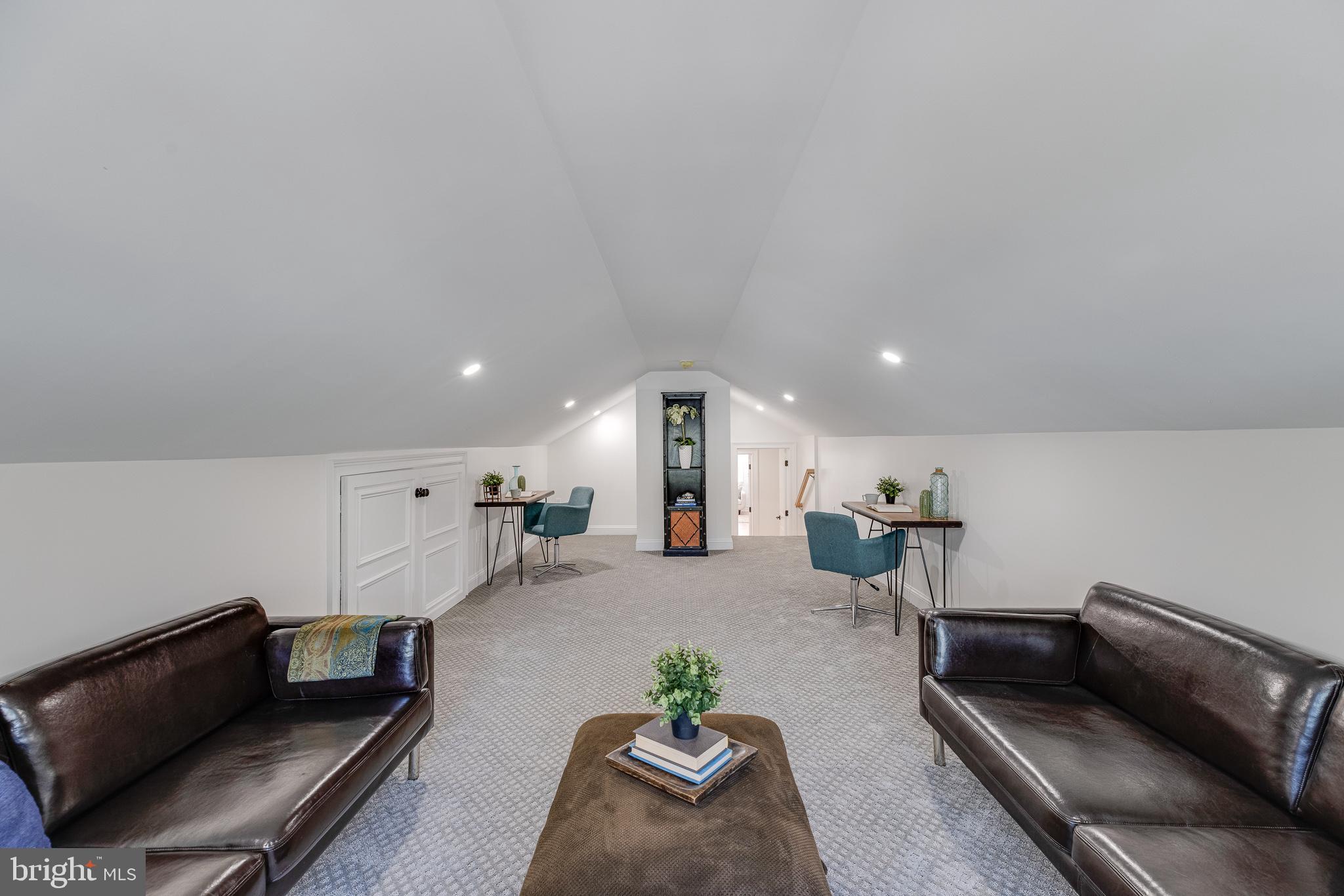 GLADWYNE - Residential