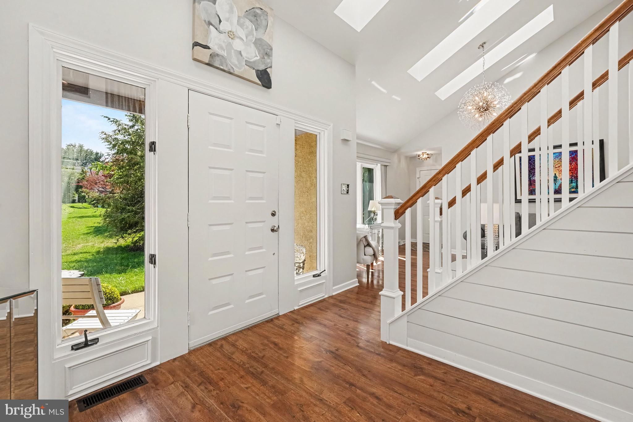 944 HEDGEROW COURT