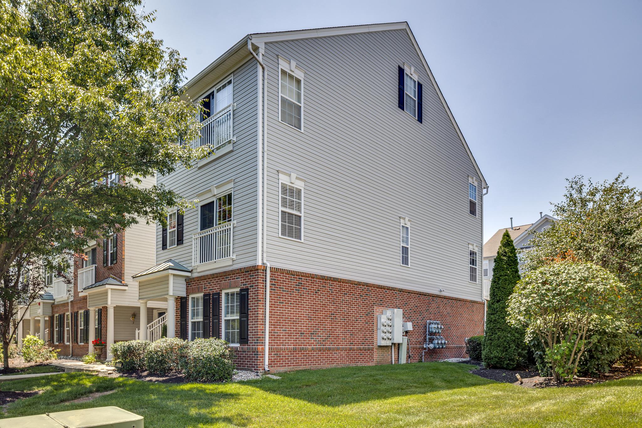 333 HARBOUR BOULEVARD