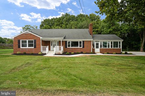 1102 BURTON STREET WOODBRIDGE VA 22191