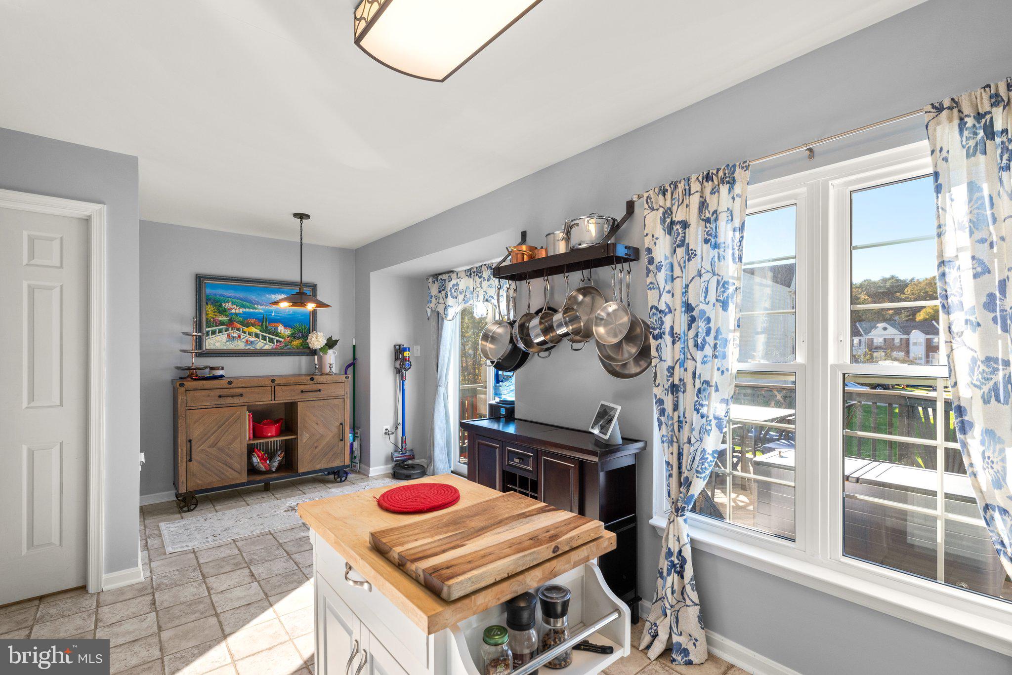 SEVEN OAKS - Residential