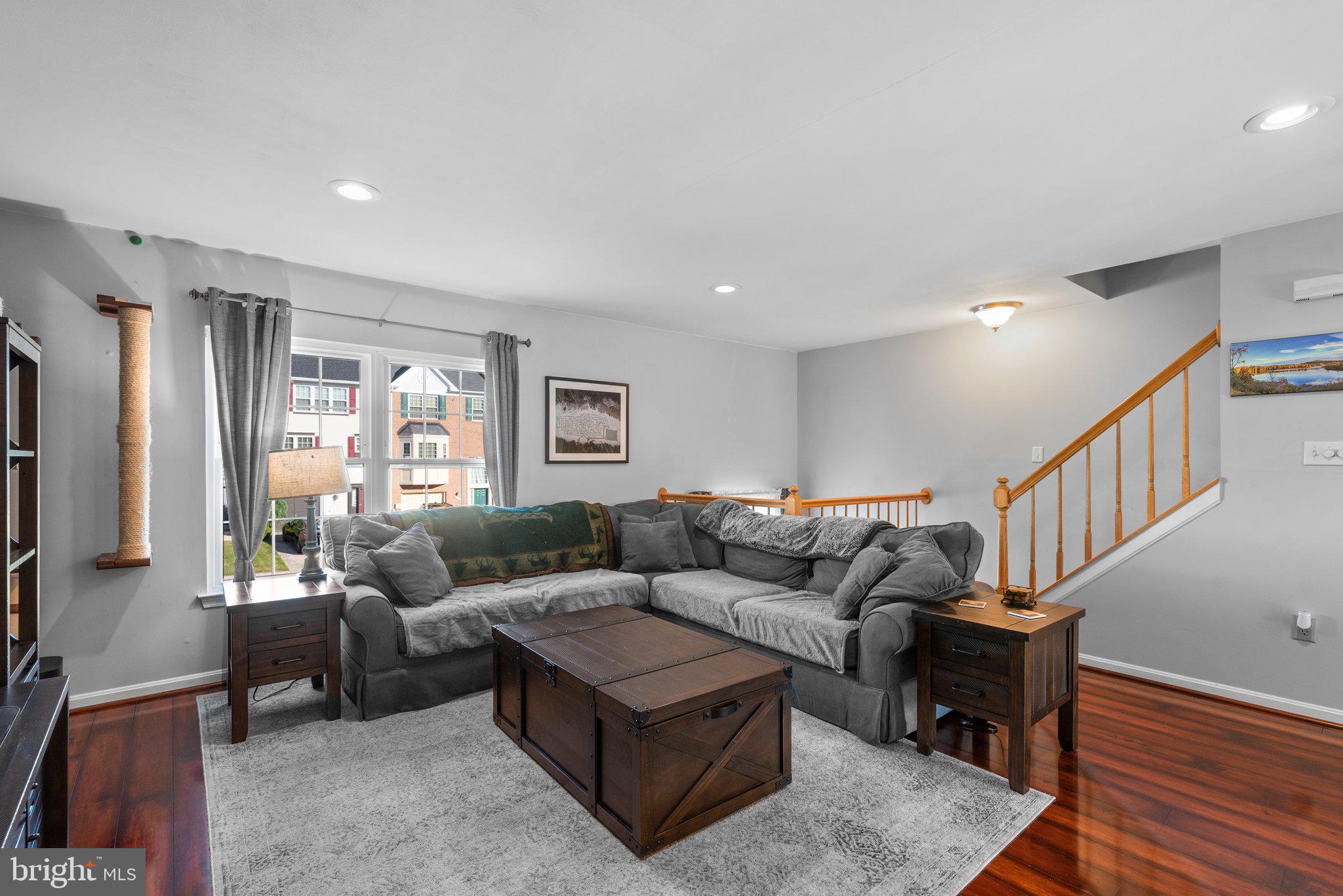 SEVEN OAKS - Residential