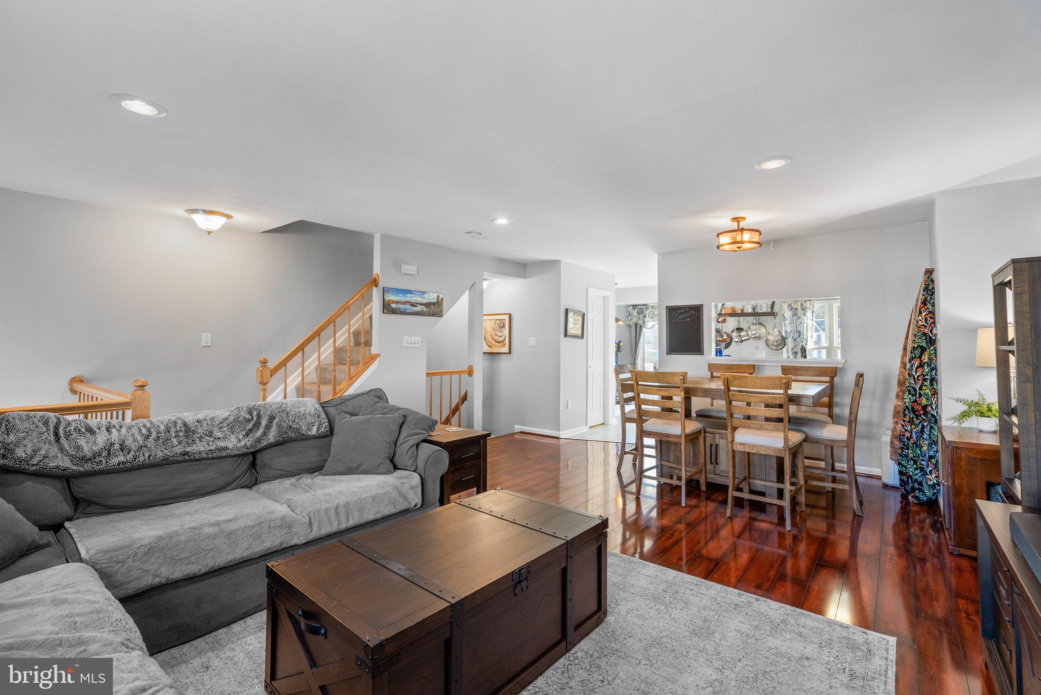 SEVEN OAKS - Residential