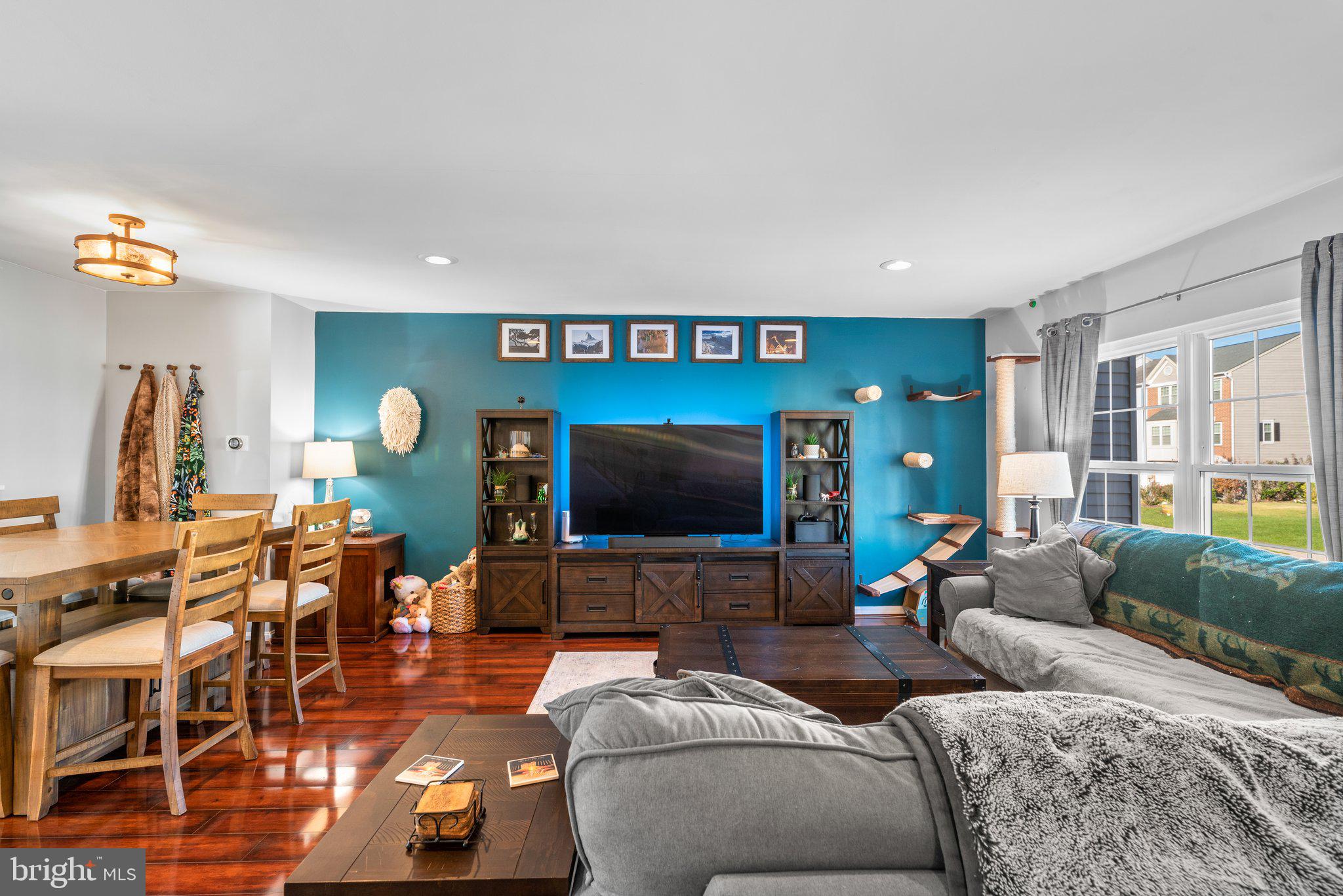 SEVEN OAKS - Residential