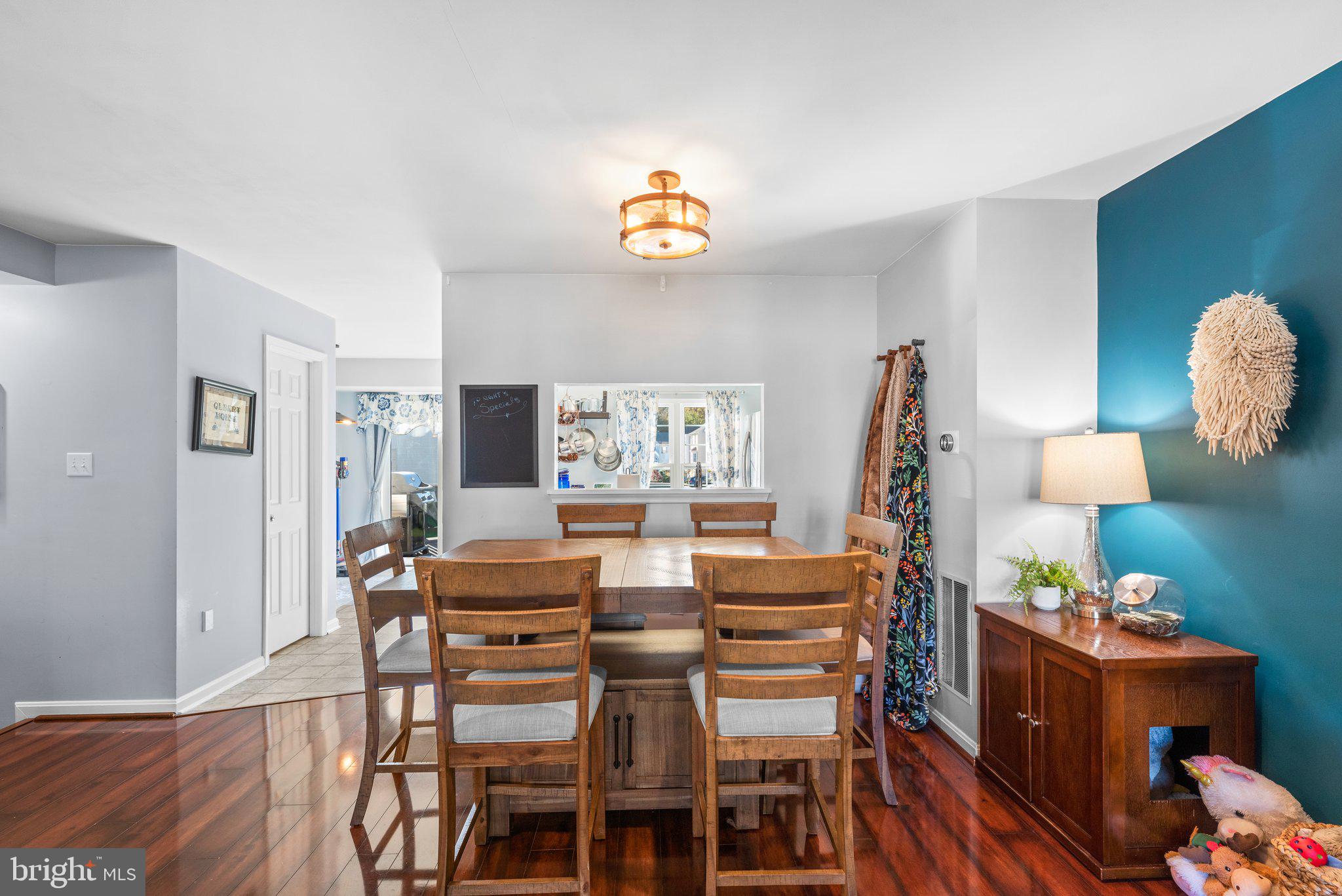 SEVEN OAKS - Residential