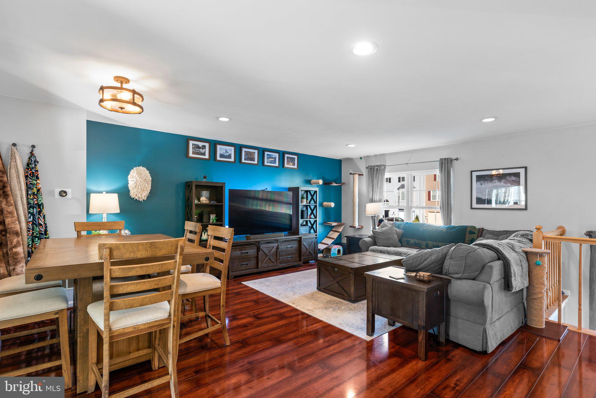 SEVEN OAKS - Residential