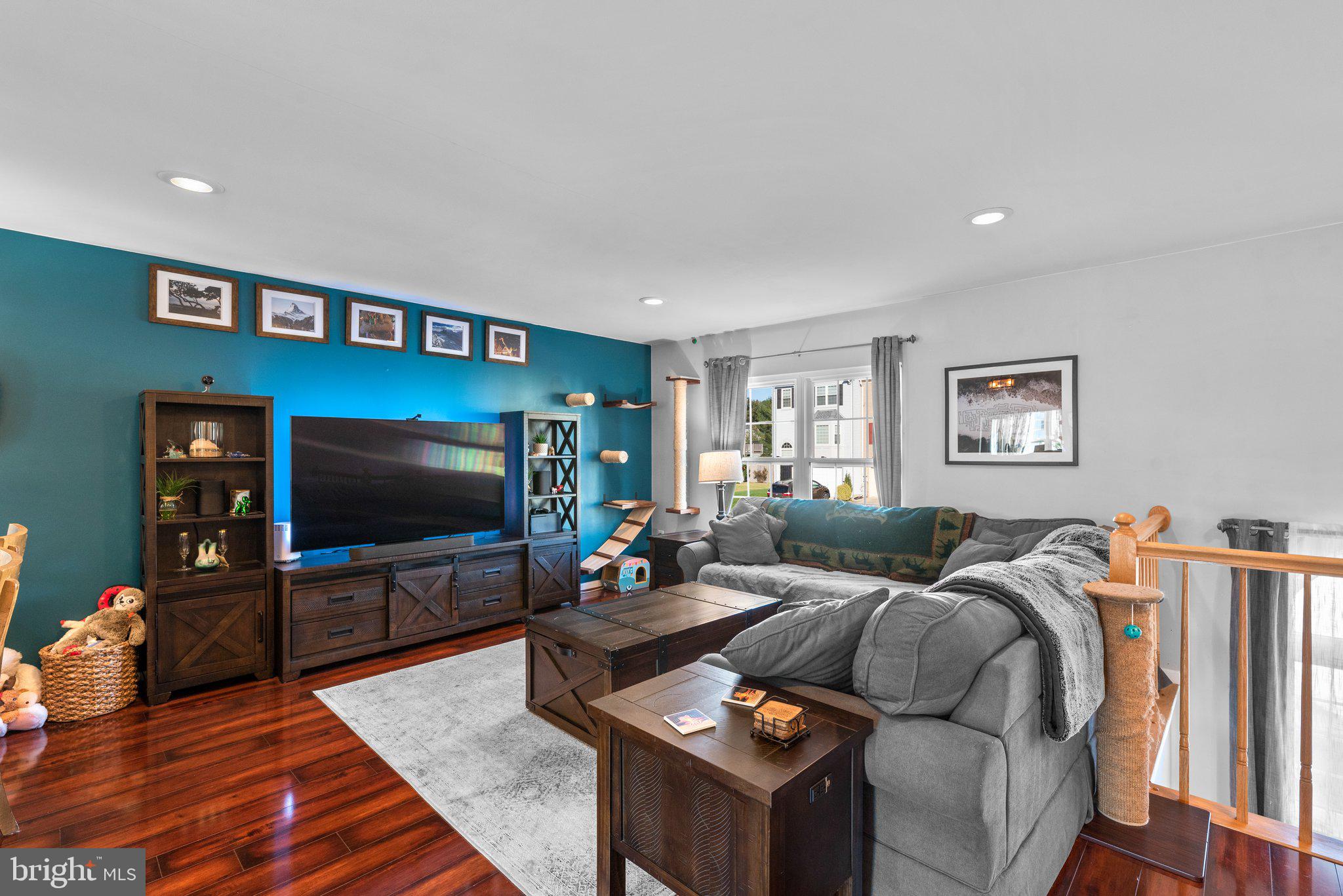 SEVEN OAKS - Residential