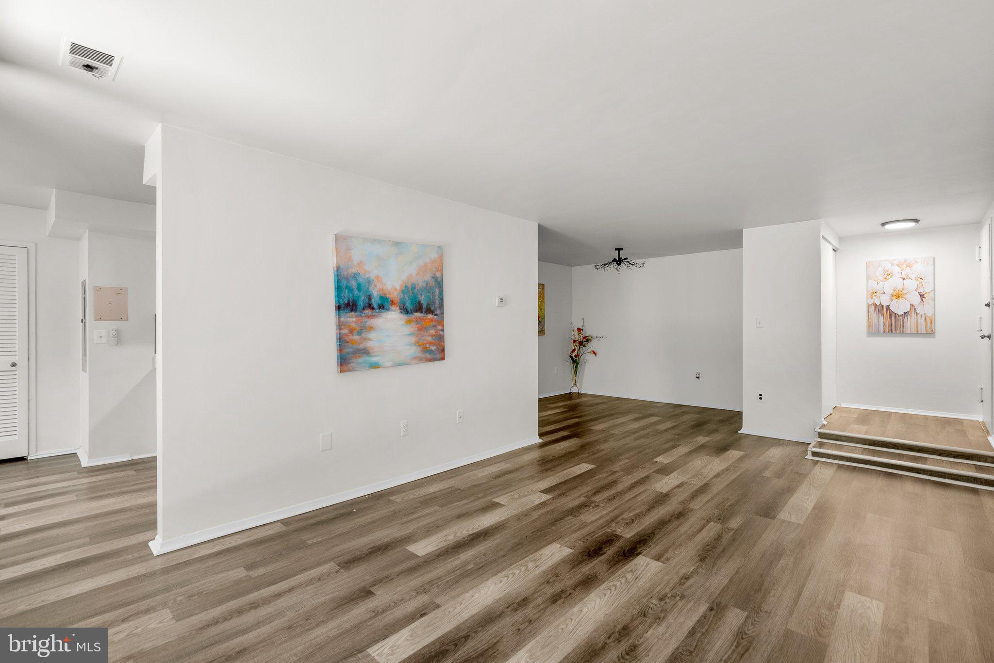 HYDE PARK - Residential Lease