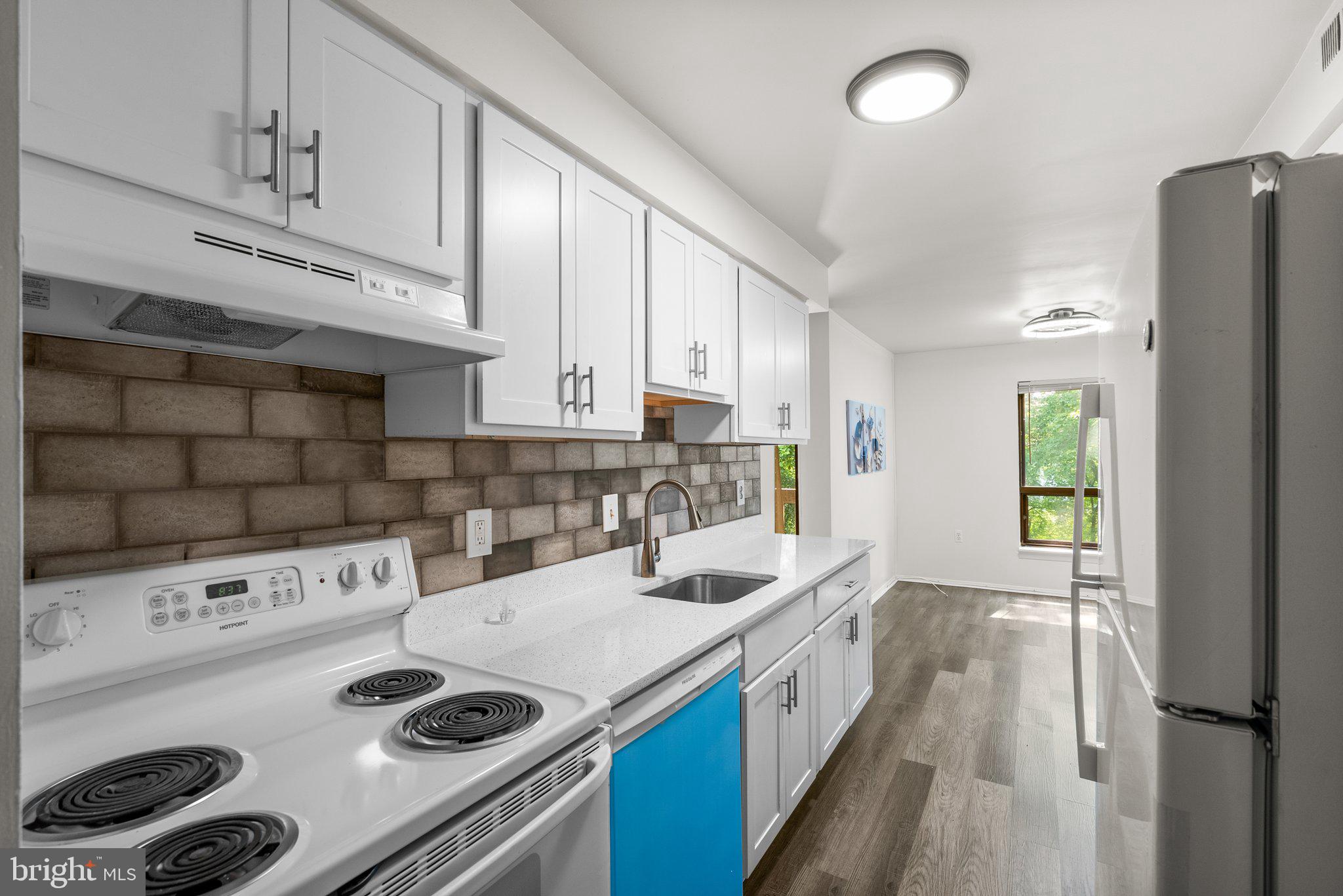 HYDE PARK - Residential Lease