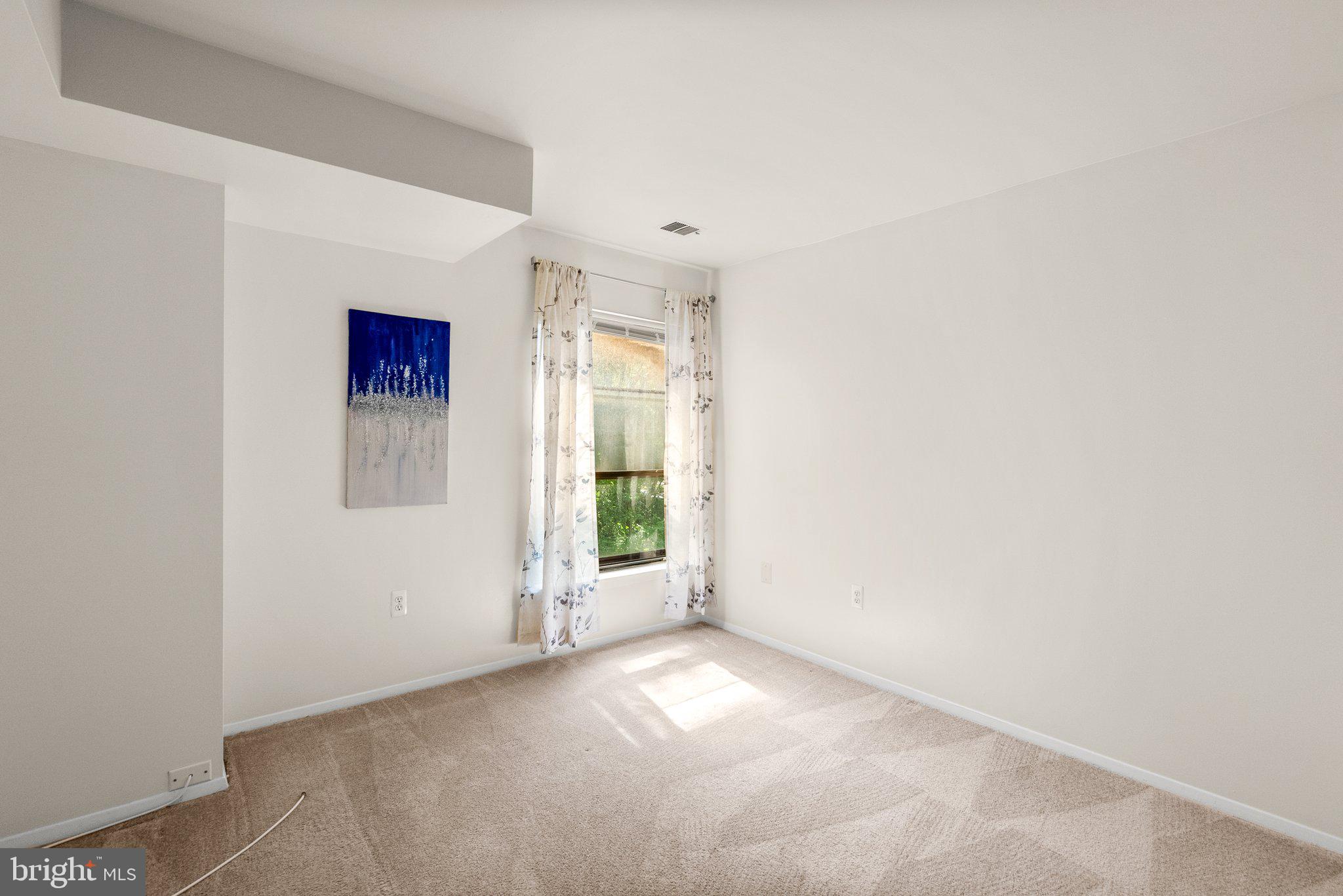 HYDE PARK - Residential Lease