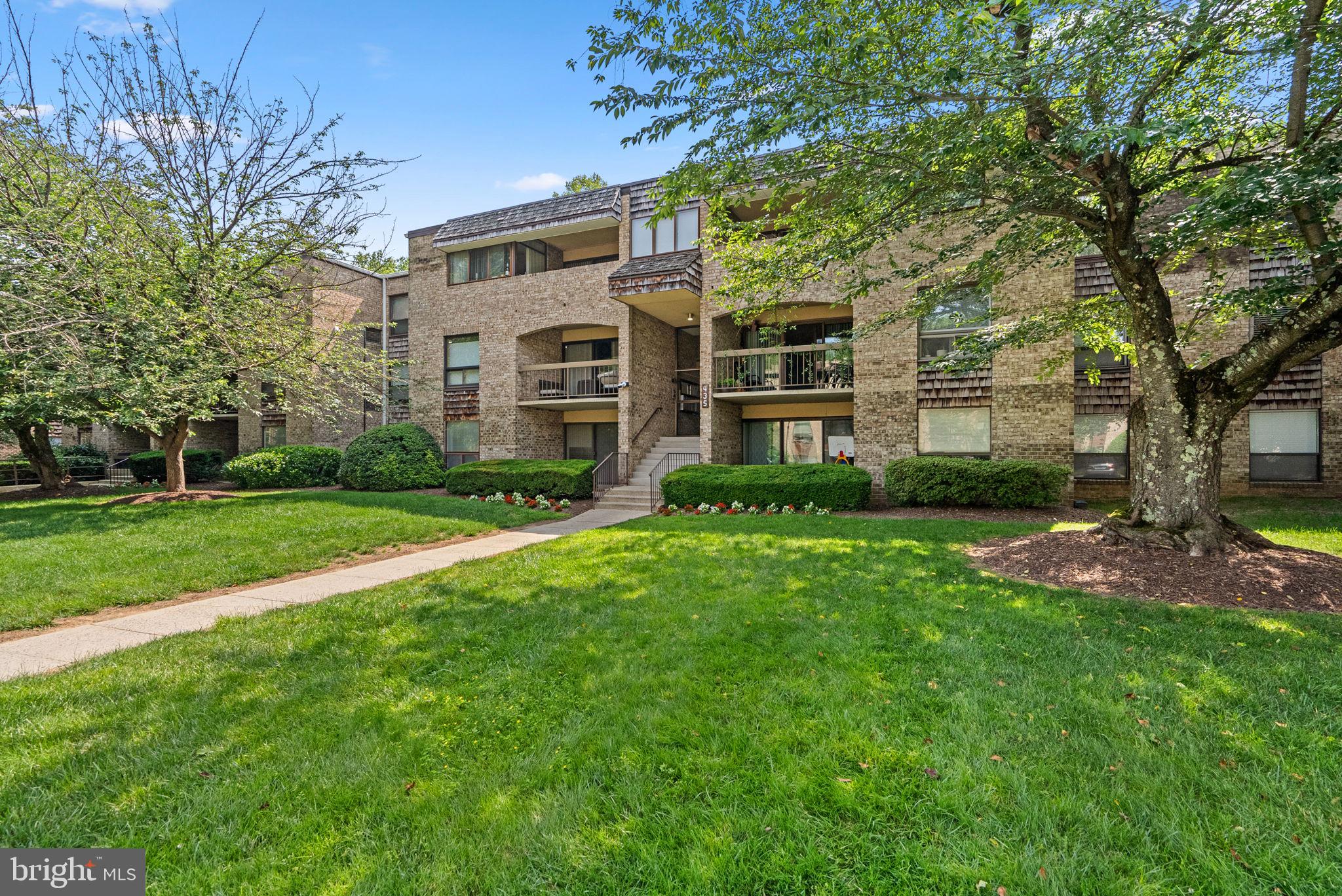 HYDE PARK - Residential Lease