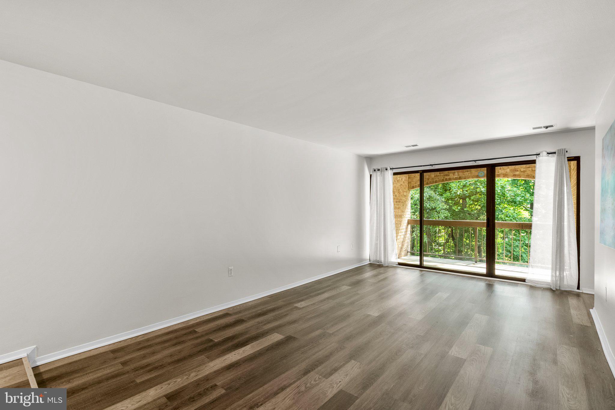 HYDE PARK - Residential Lease