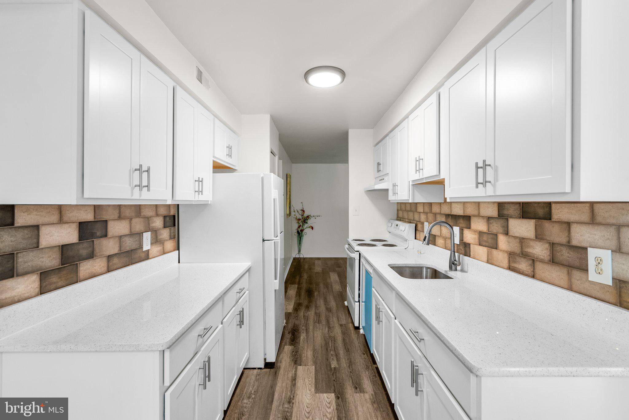 HYDE PARK - Residential Lease