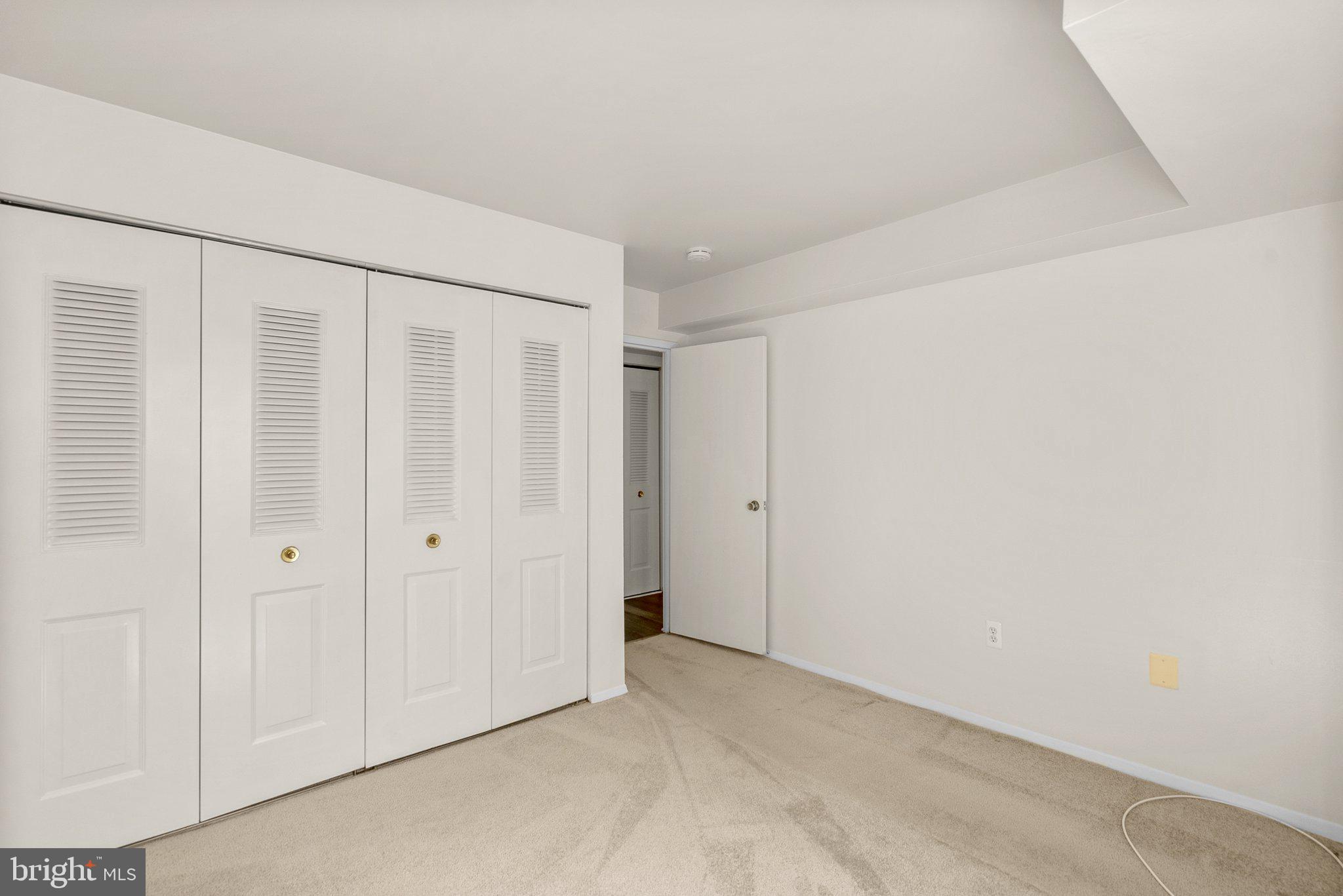 HYDE PARK - Residential Lease