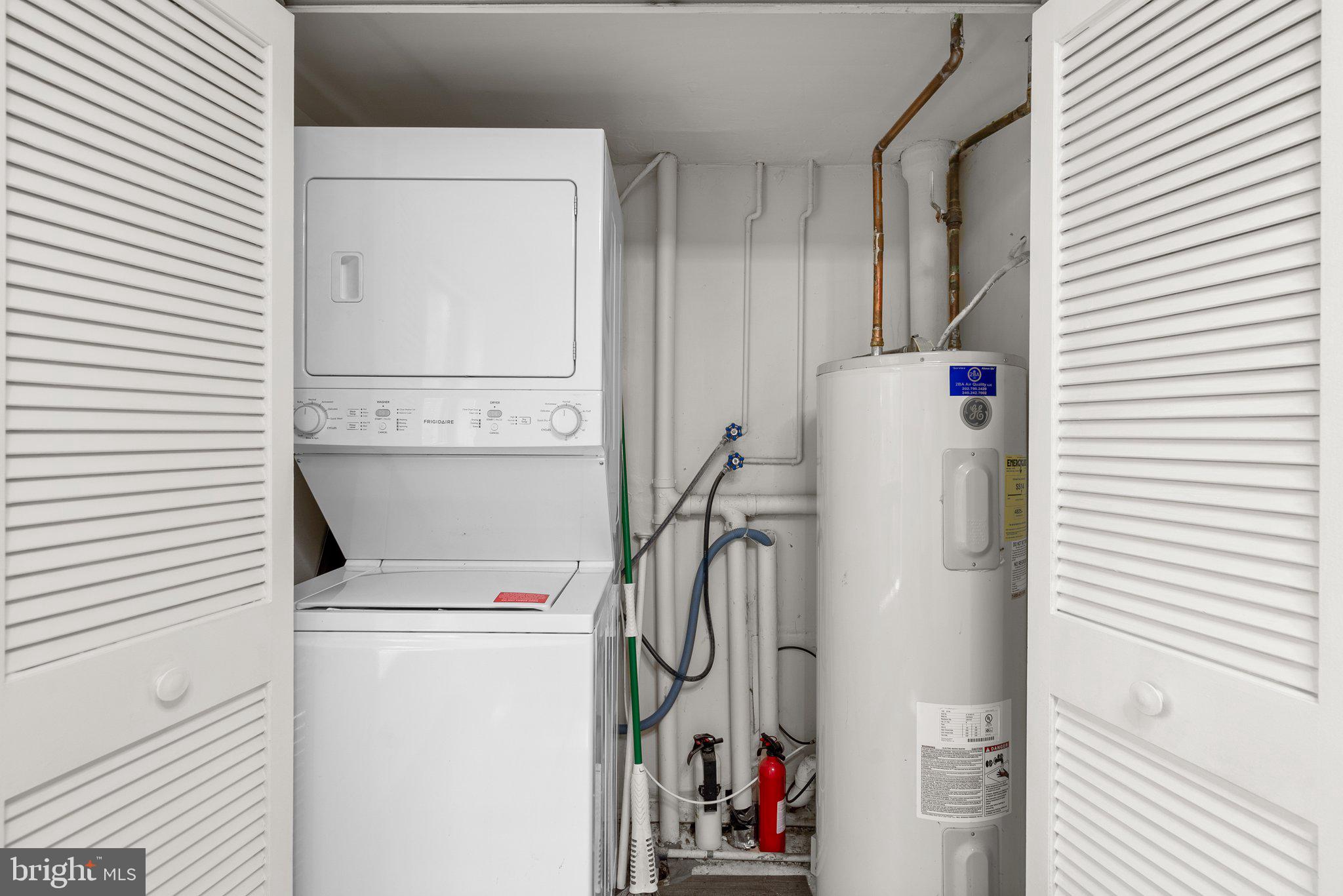 HYDE PARK - Residential Lease