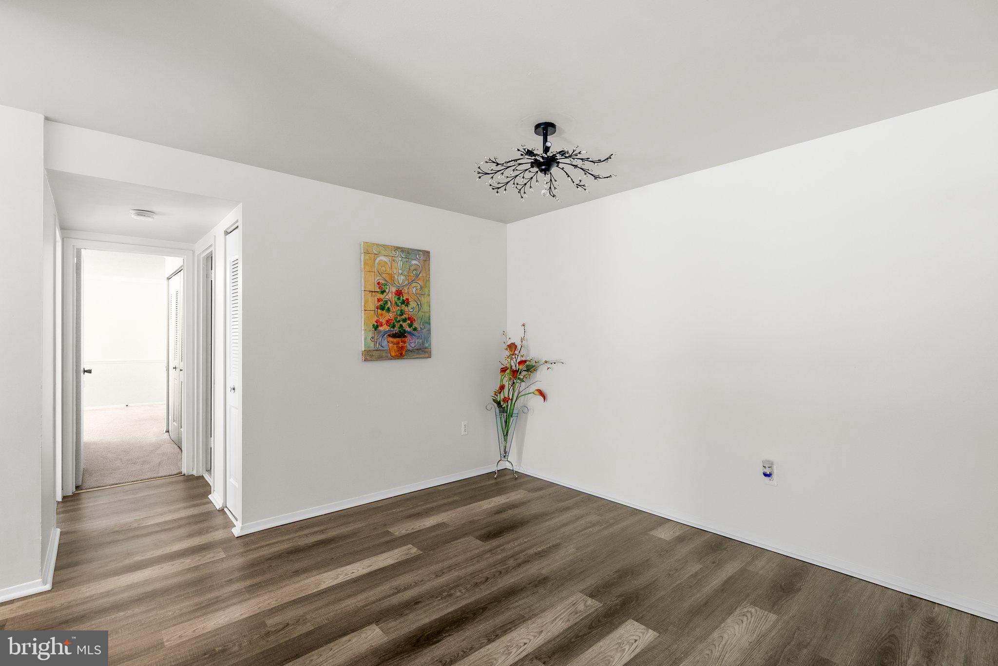 HYDE PARK - Residential Lease