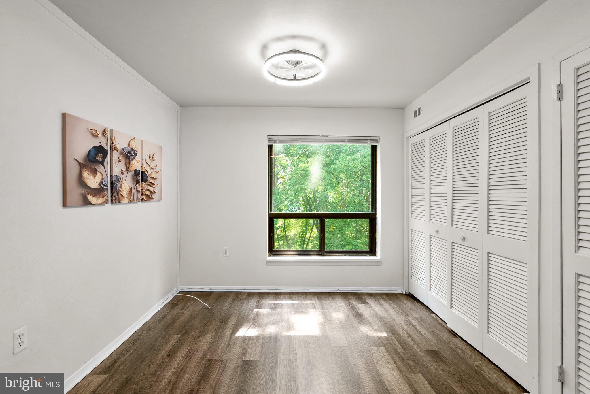 HYDE PARK - Residential Lease