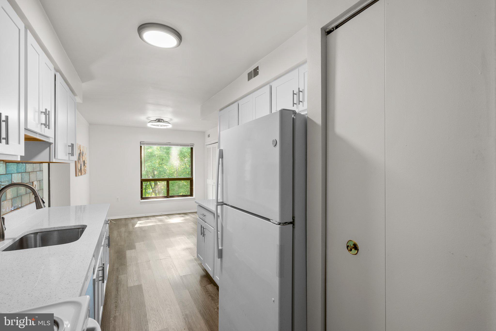 HYDE PARK - Residential Lease