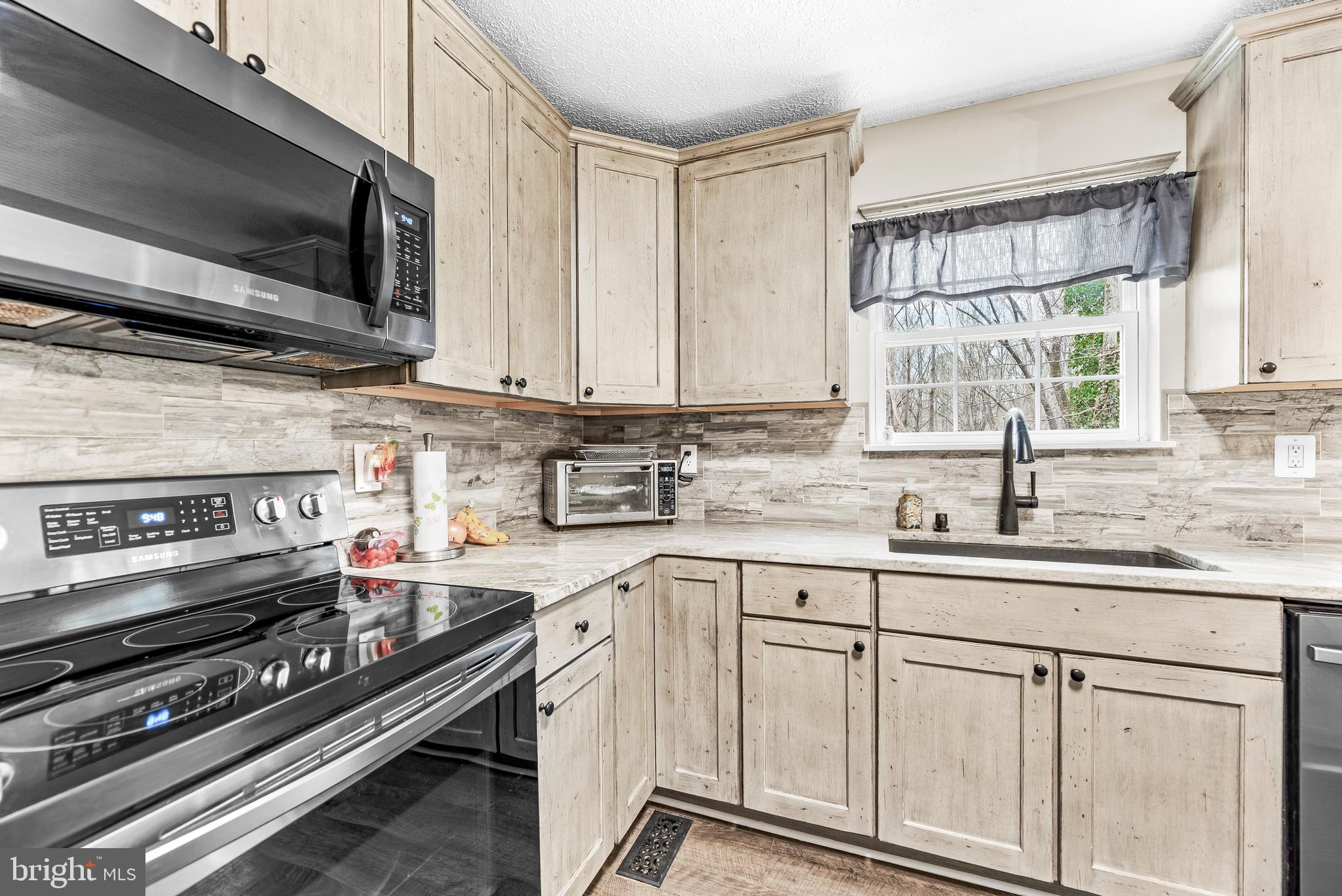 PARKERS CREEK KNOLLS - Residential