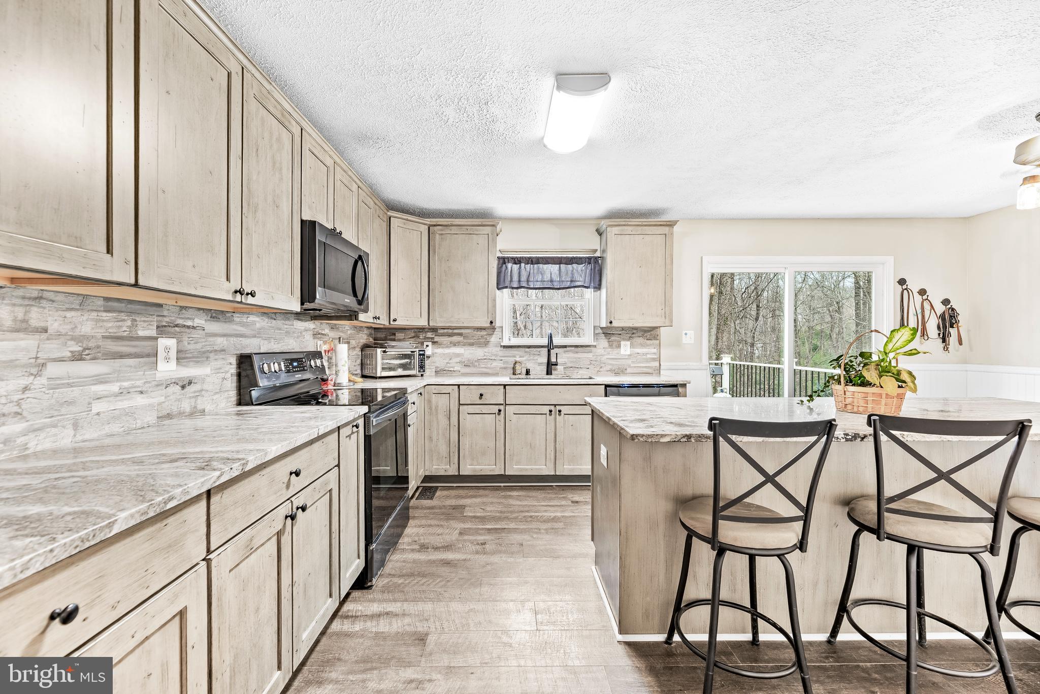 PARKERS CREEK KNOLLS - Residential