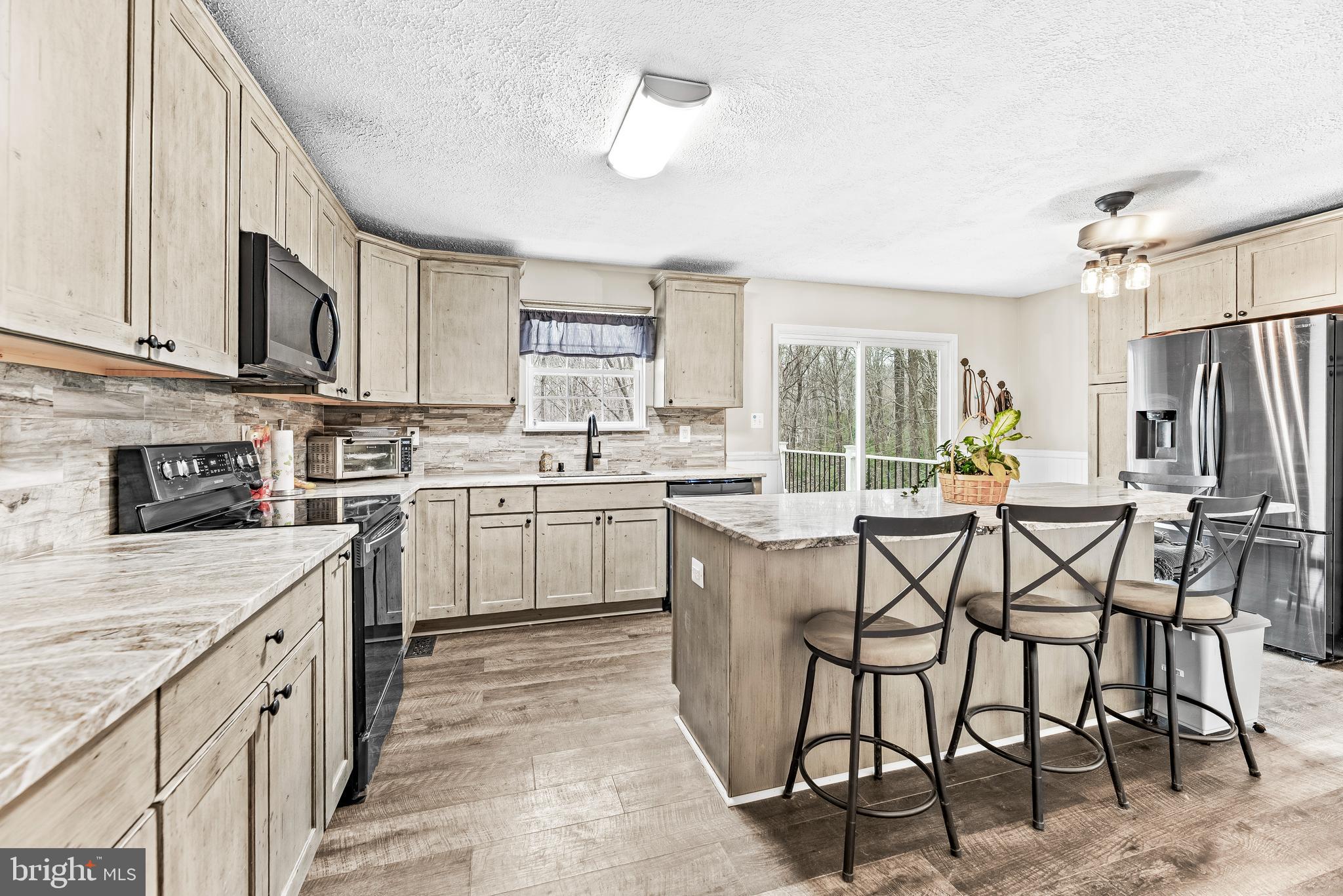 PARKERS CREEK KNOLLS - Residential