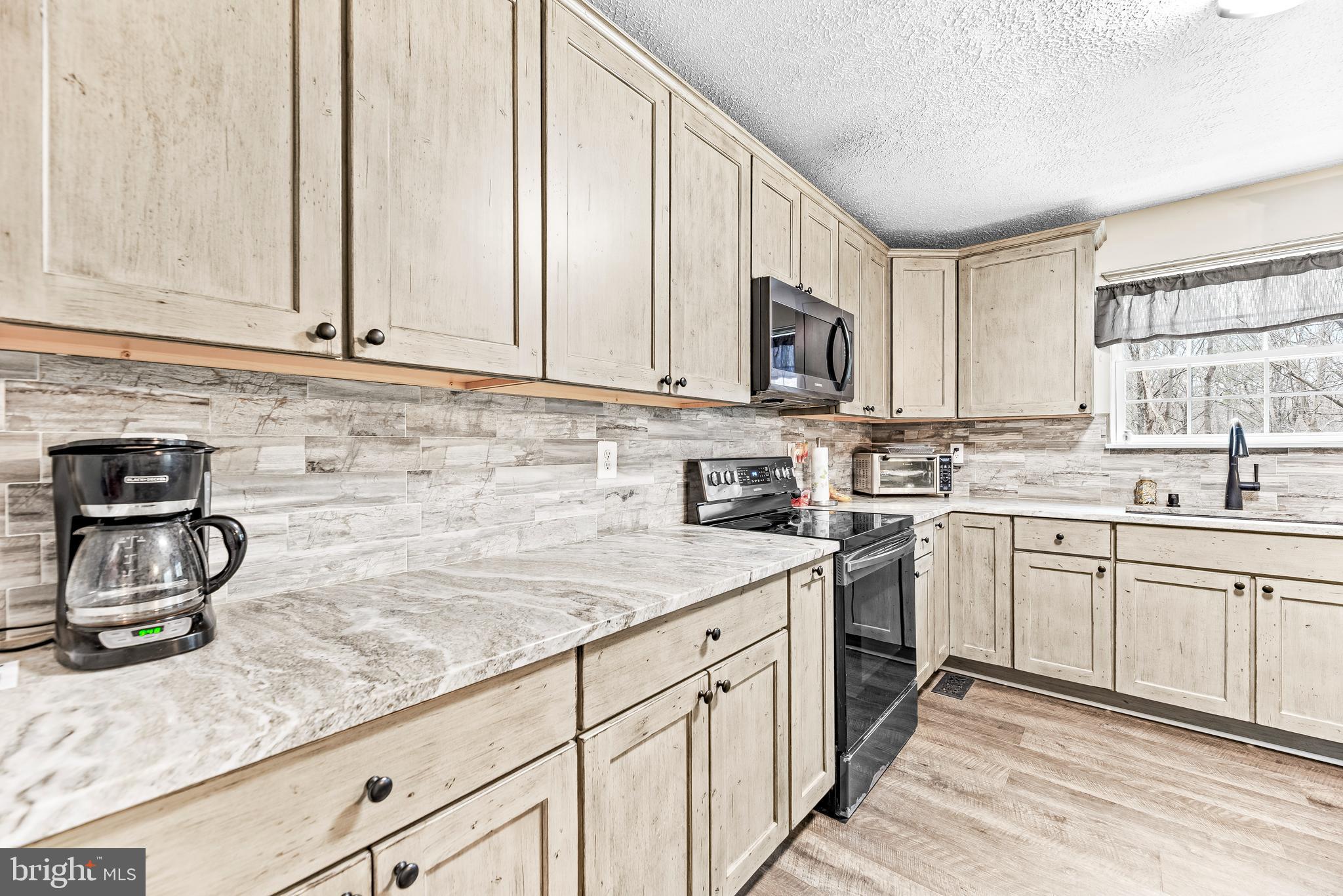 PARKERS CREEK KNOLLS - Residential