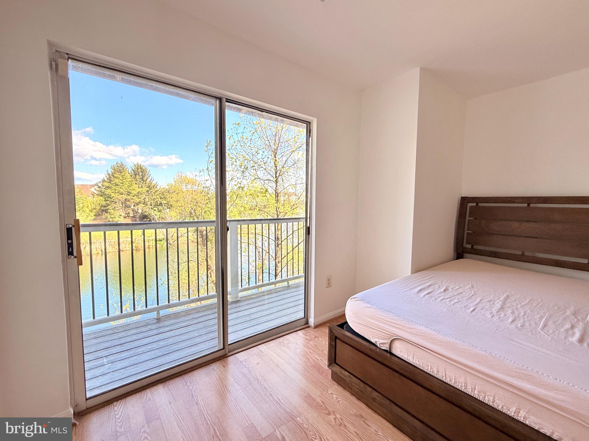 ASHBURN VILLAGE - Residential