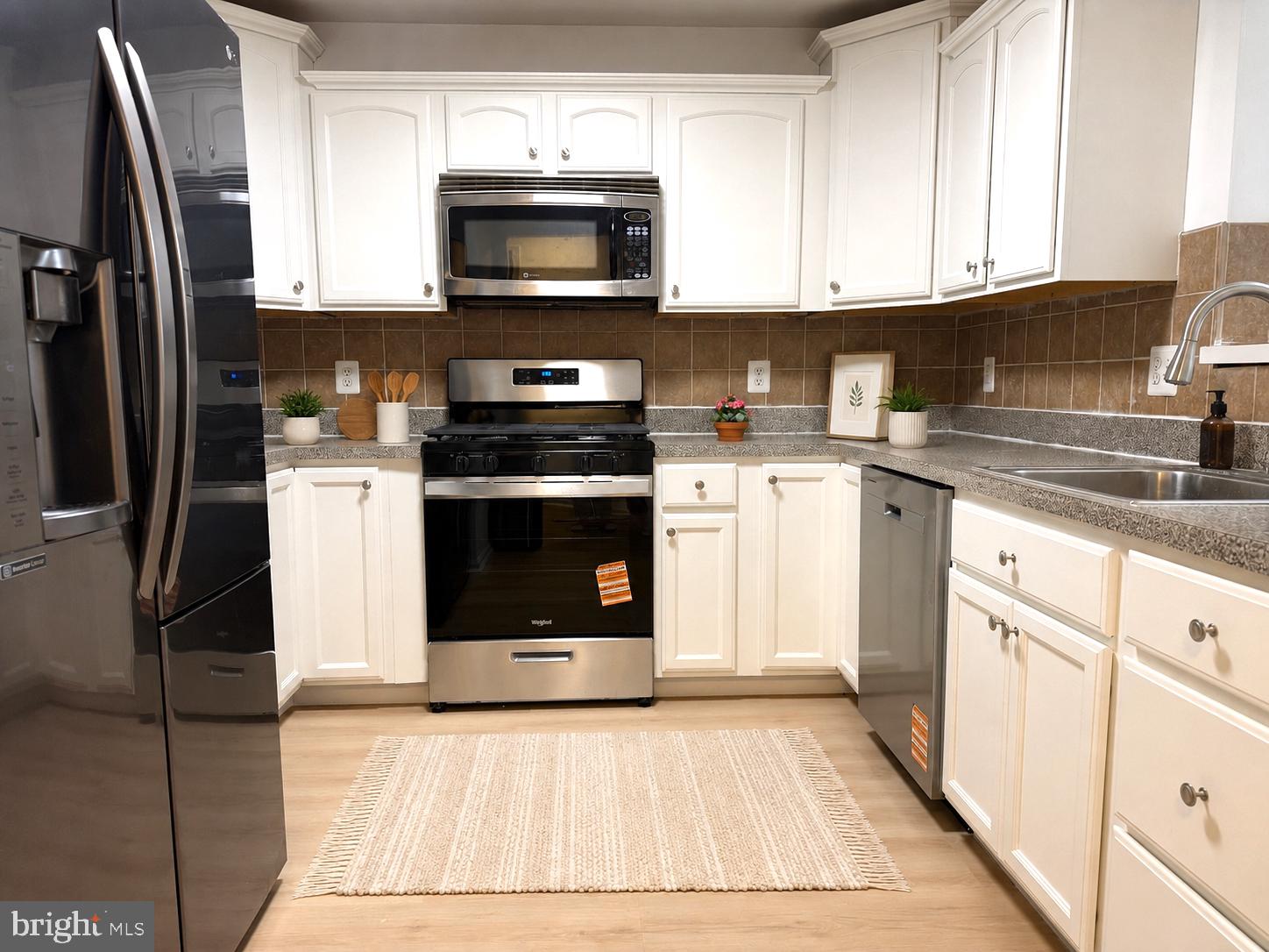 ASHBURN VILLAGE - Residential