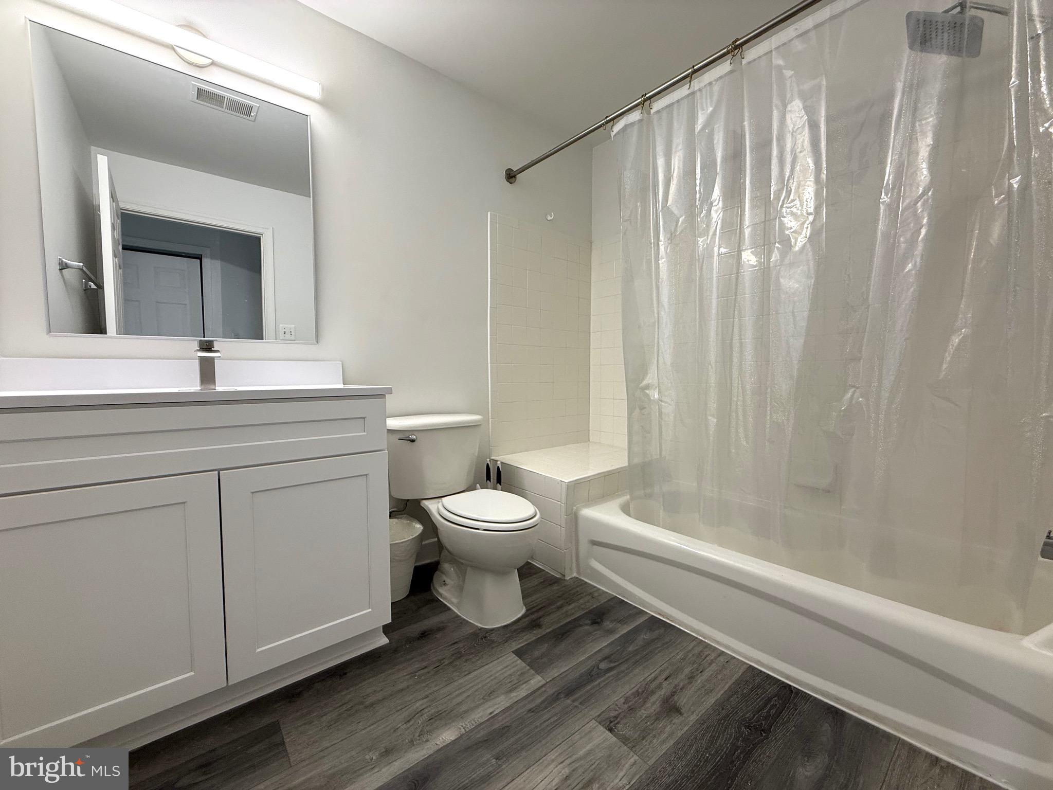 ASHBURN VILLAGE - Residential