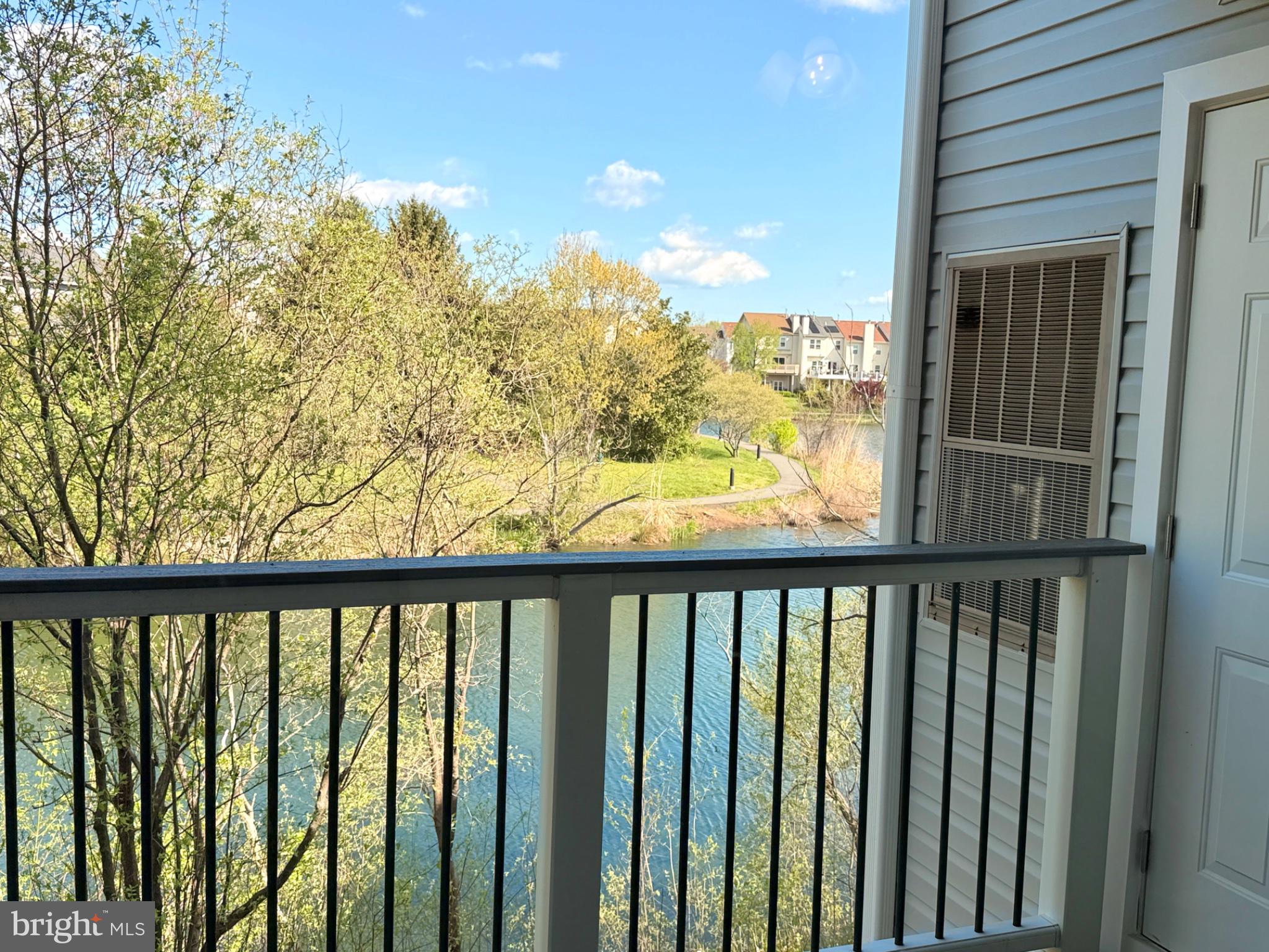 ASHBURN VILLAGE - Residential