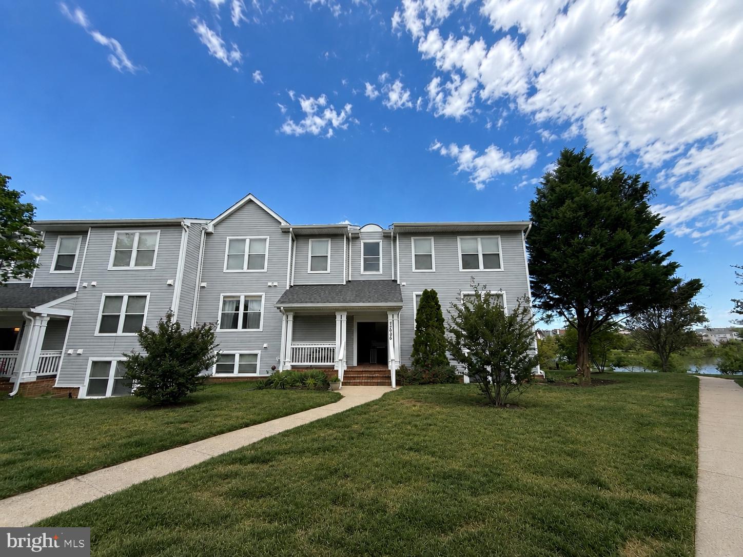 ASHBURN VILLAGE - Residential