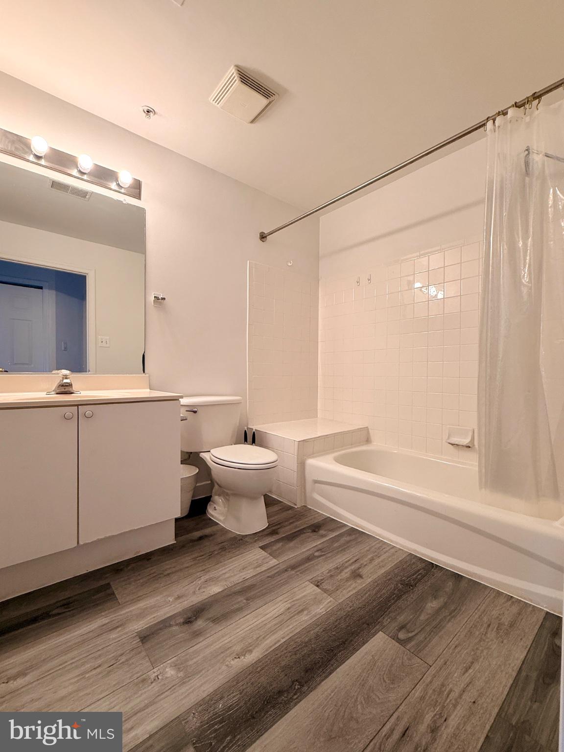 ASHBURN VILLAGE - Residential