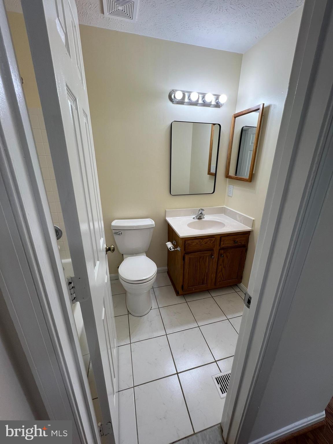 CABIN CREEKWOOD - Residential Lease