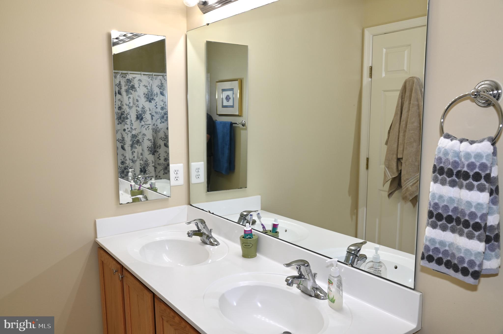 SUFFIELD MEADOWS - Residential