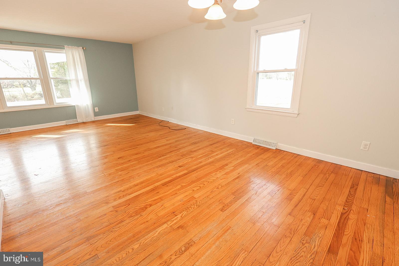 40736 CENTER 40 CIRCLE