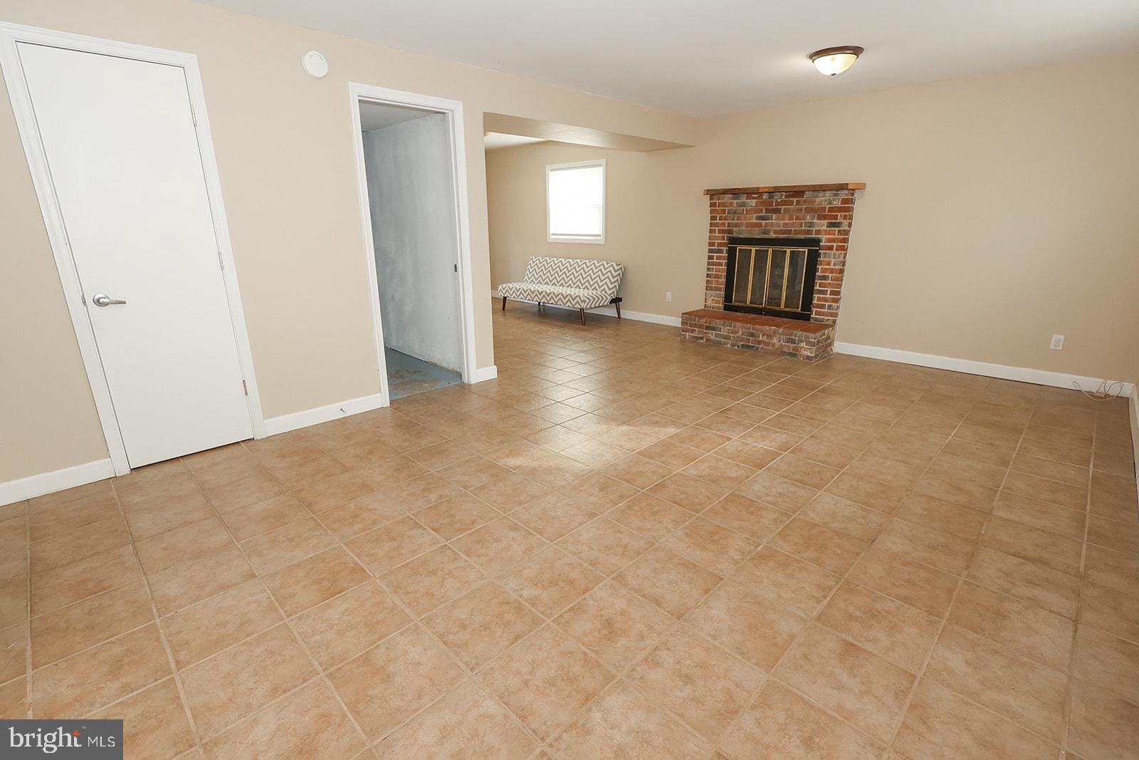 BRETON BAY ESTATES - Residential