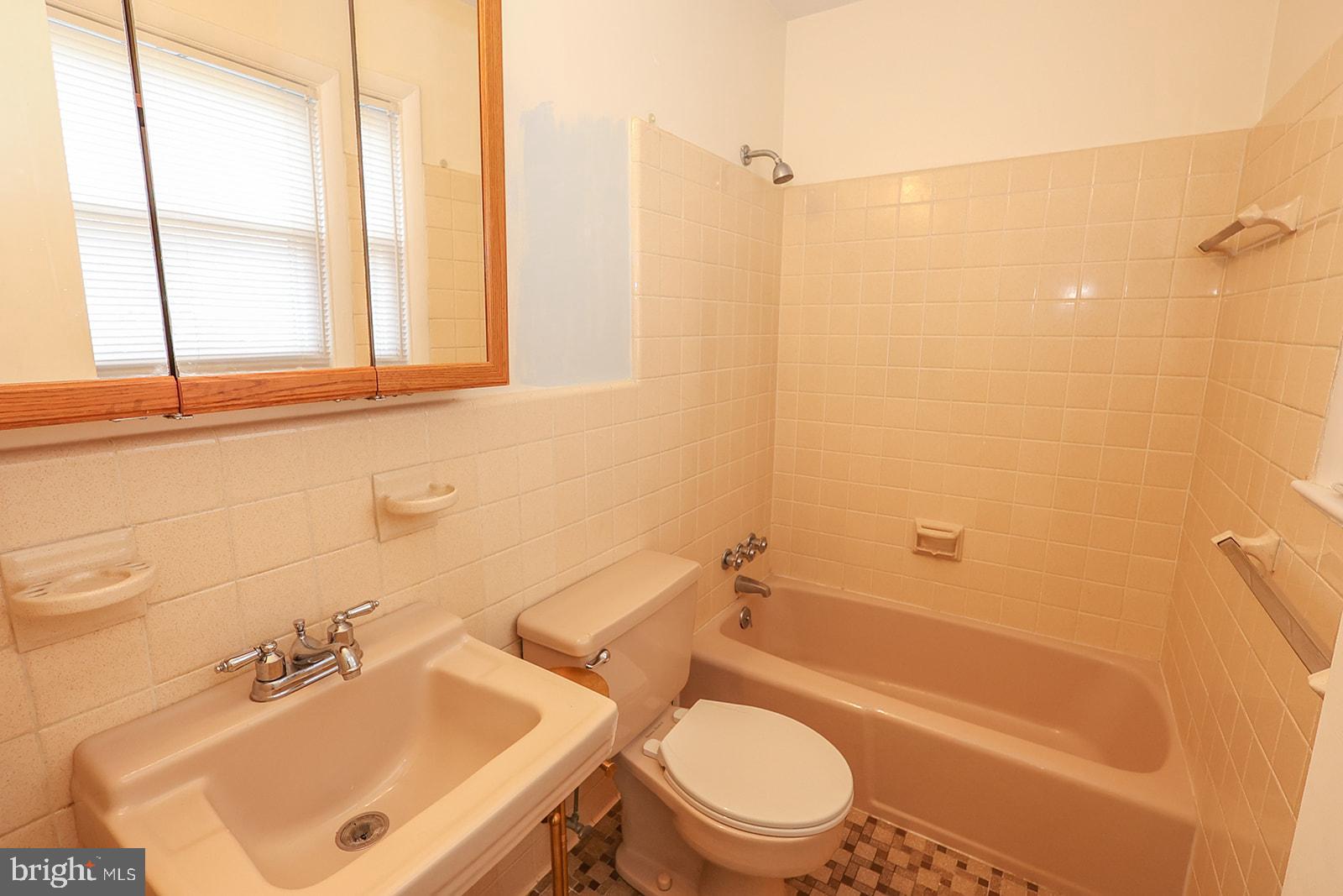 BRETON BAY ESTATES - Residential