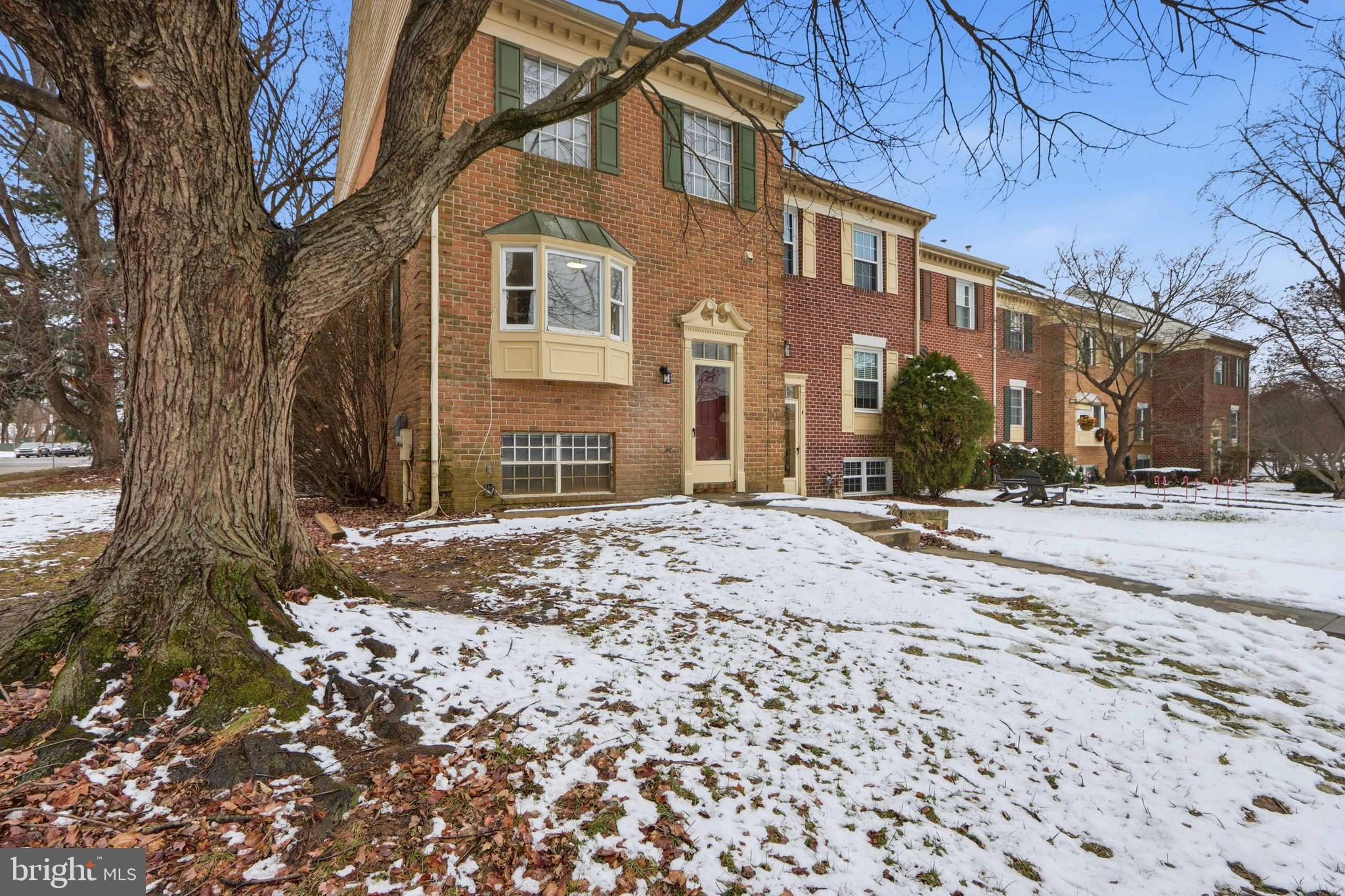 2 VALLEY CROSSING CIRCLE