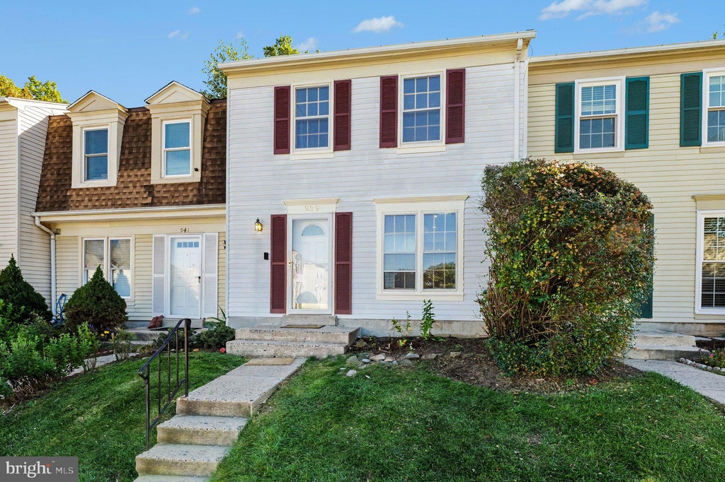 Photo of 939 Holborn Court, STERLING, VA 20164 (MLS # VALO2138744)